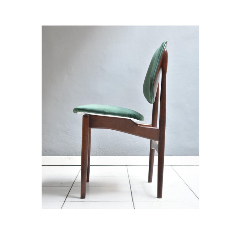  Set of 4 Dining Chairs, 1960 Wooden Frame Upholstery in Green Velvet For Sale 1