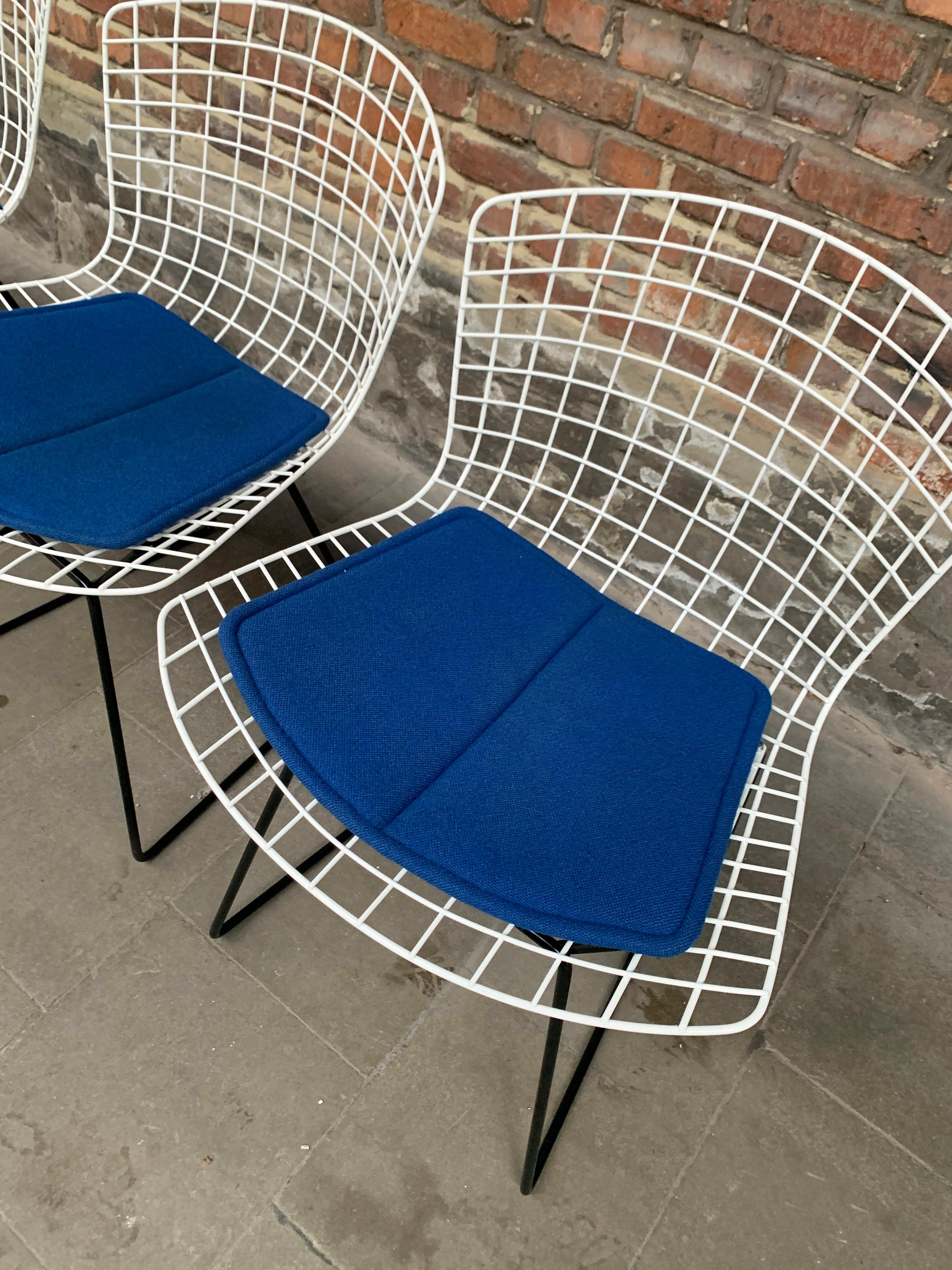 Set of 4 dining chairs 420 by Harry Bertoia for Knoll International, 1960s In Good Condition For Sale In Vorst, BE
