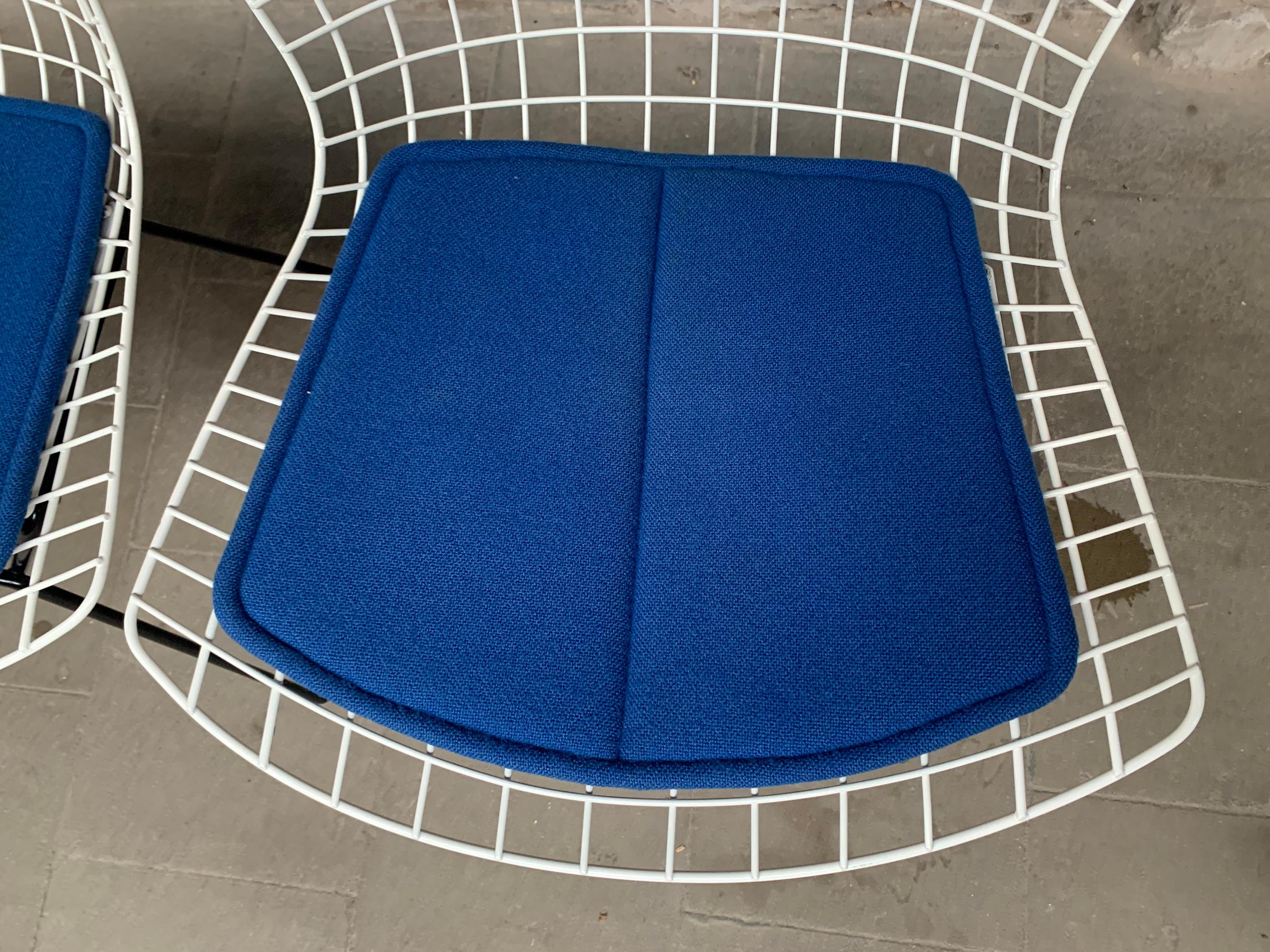 Steel Set of 4 dining chairs 420 by Harry Bertoia for Knoll International, 1960s For Sale
