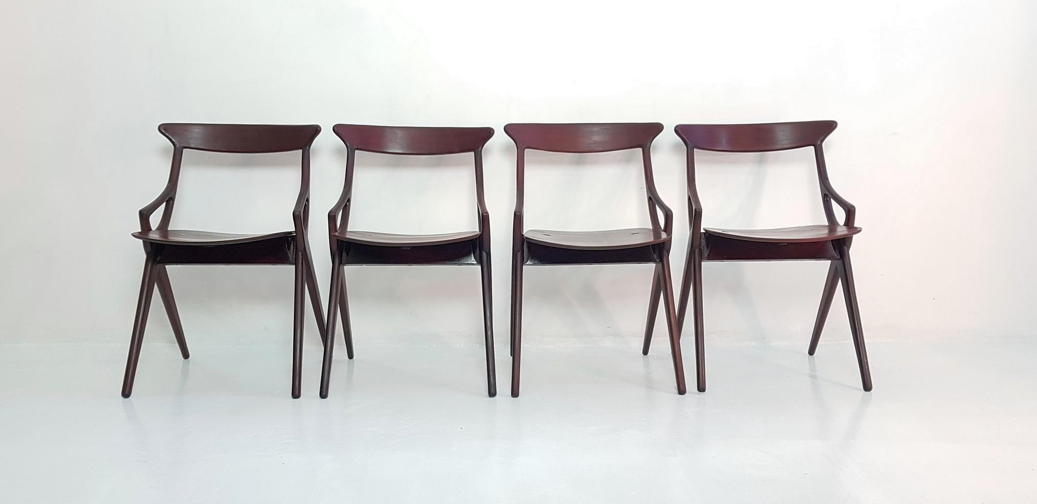 Mid-Century Modern Ensemble de 4 chaises de salle à manger par Arne Hovmand Olsen pour Mogens Kold, Danemark, 1959 en vente