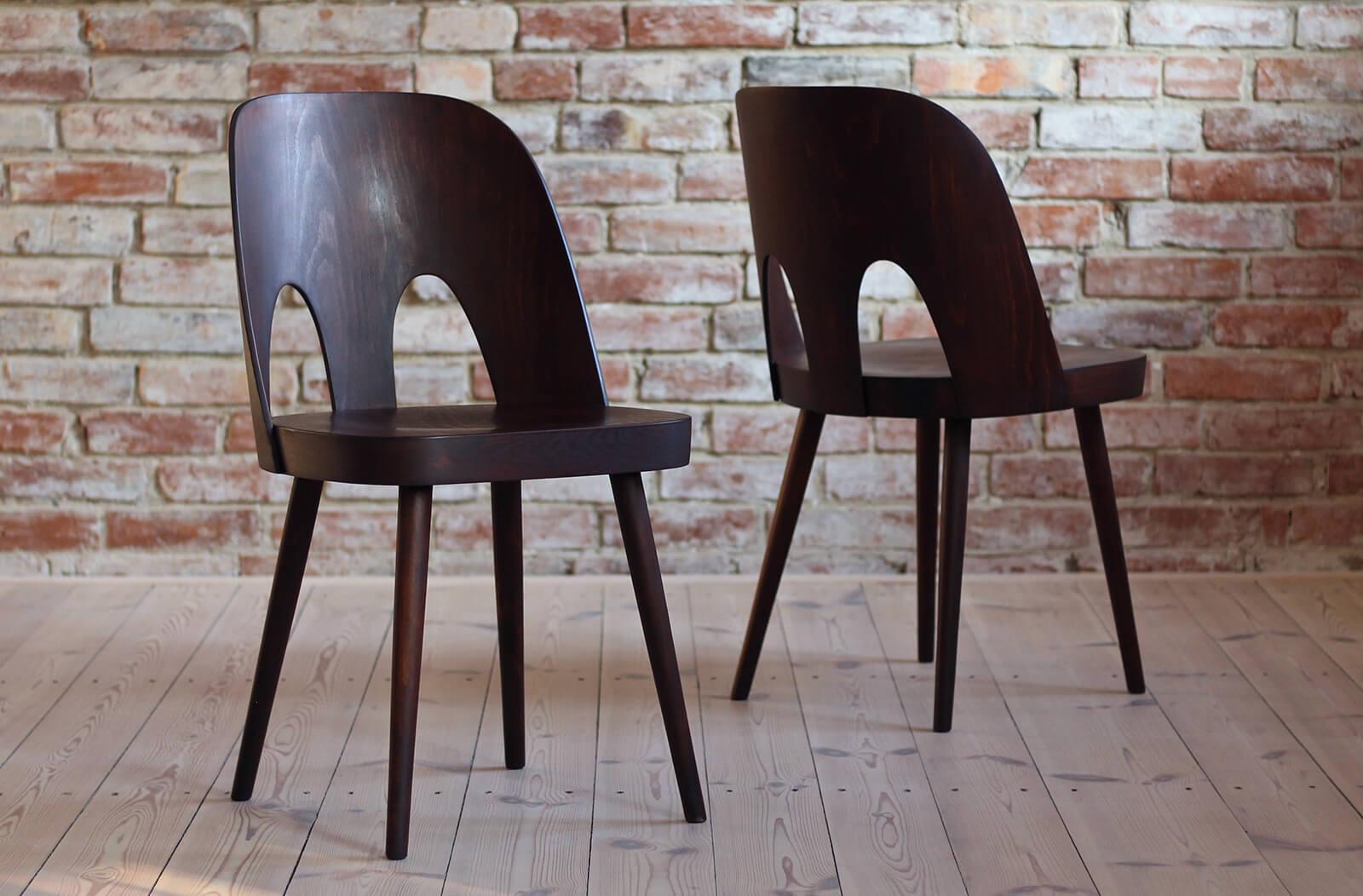 Ensemble de 4 chaises de salle à manger par Oswald Haerdtl, placage de hêtre, finition à l'huile, milieu du siècle dernier Bon état - En vente à Wrocław, Poland