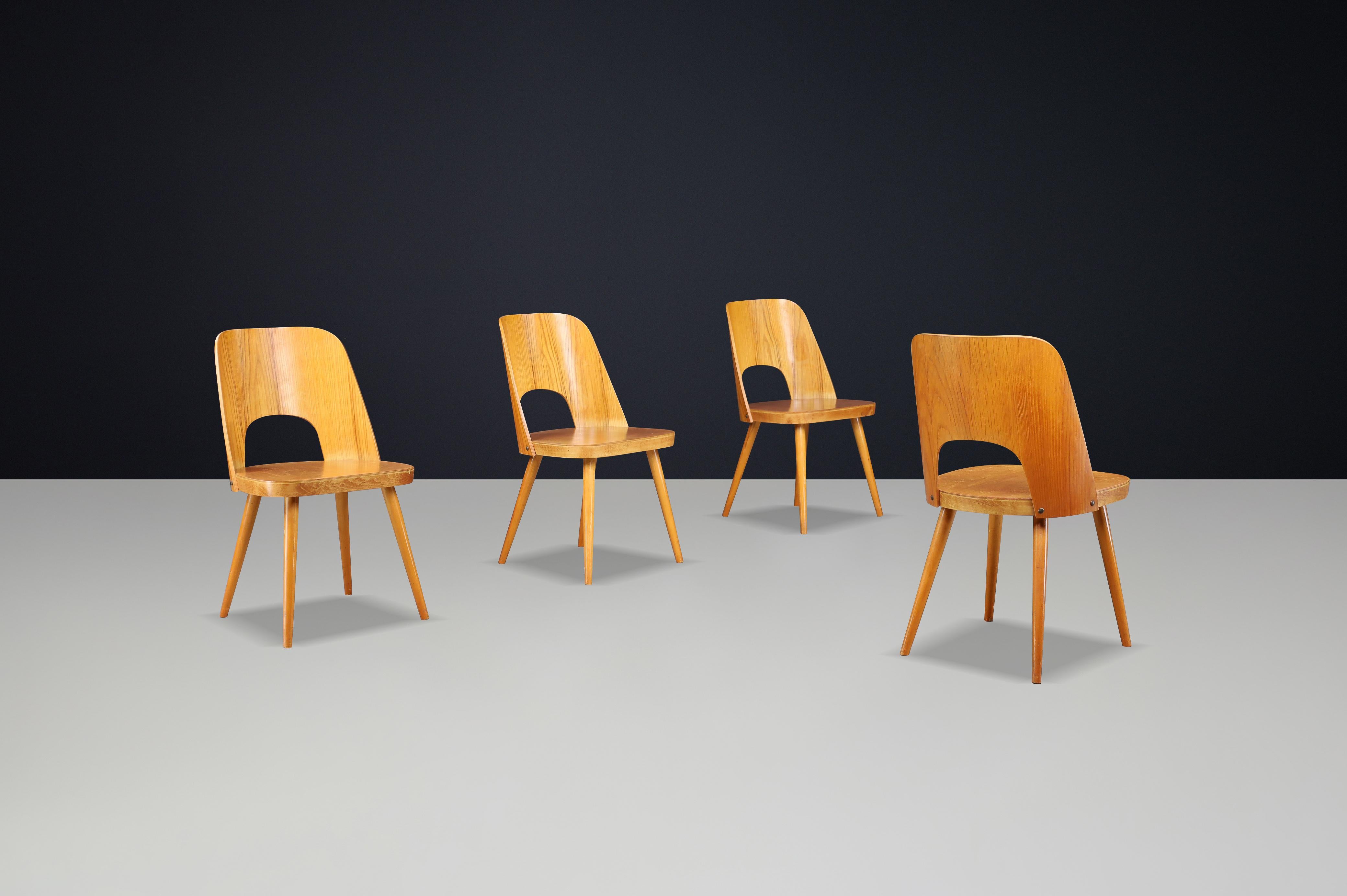 Mid-Century Modern Ensemble de 4 chaises de salle à manger par Oswald Haerdtl pour Thonet / TON, années 1950, Tchécoslovaquie en vente