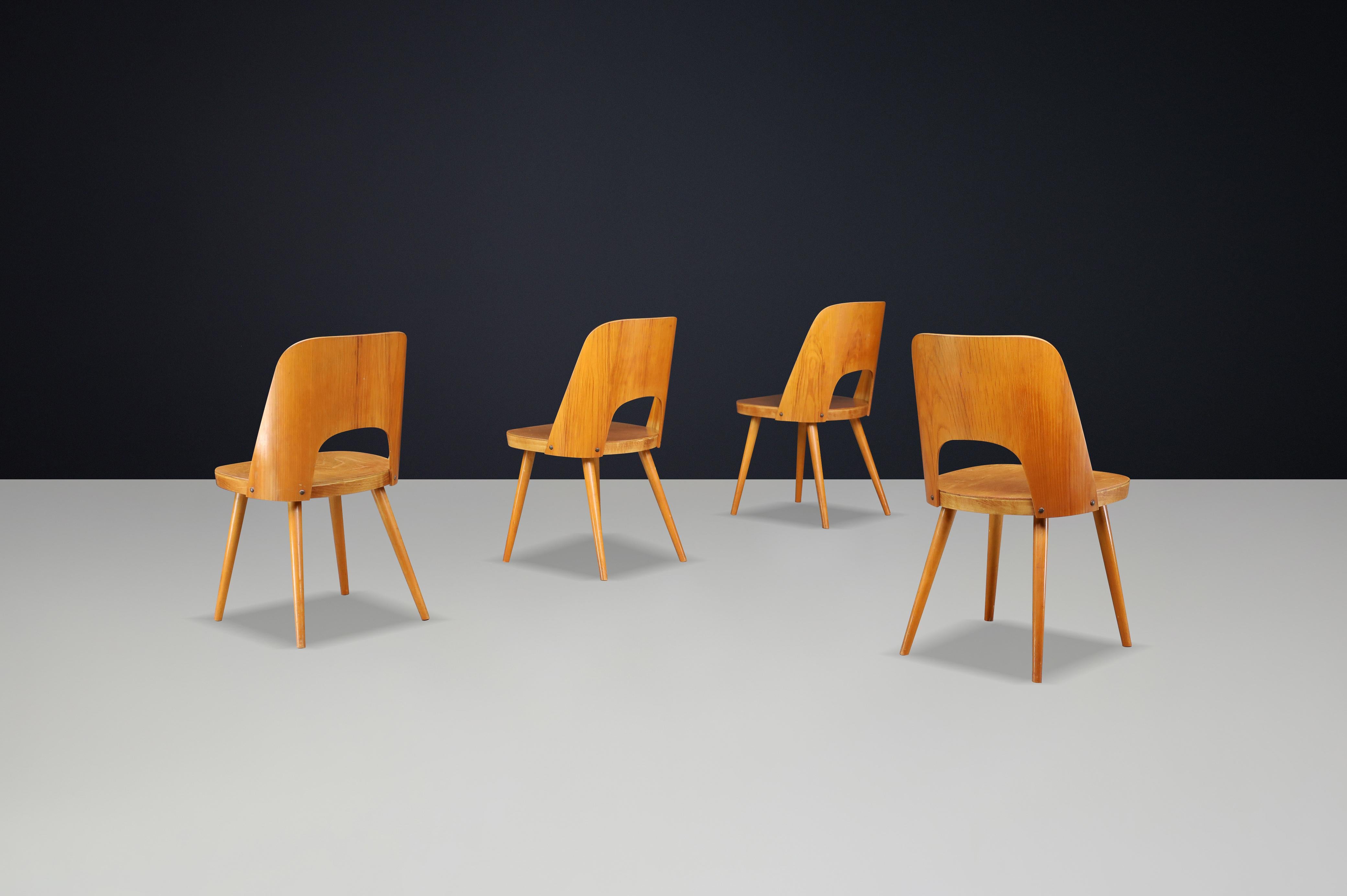 Tchèque Ensemble de 4 chaises de salle à manger par Oswald Haerdtl pour Thonet / TON, années 1950, Tchécoslovaquie en vente