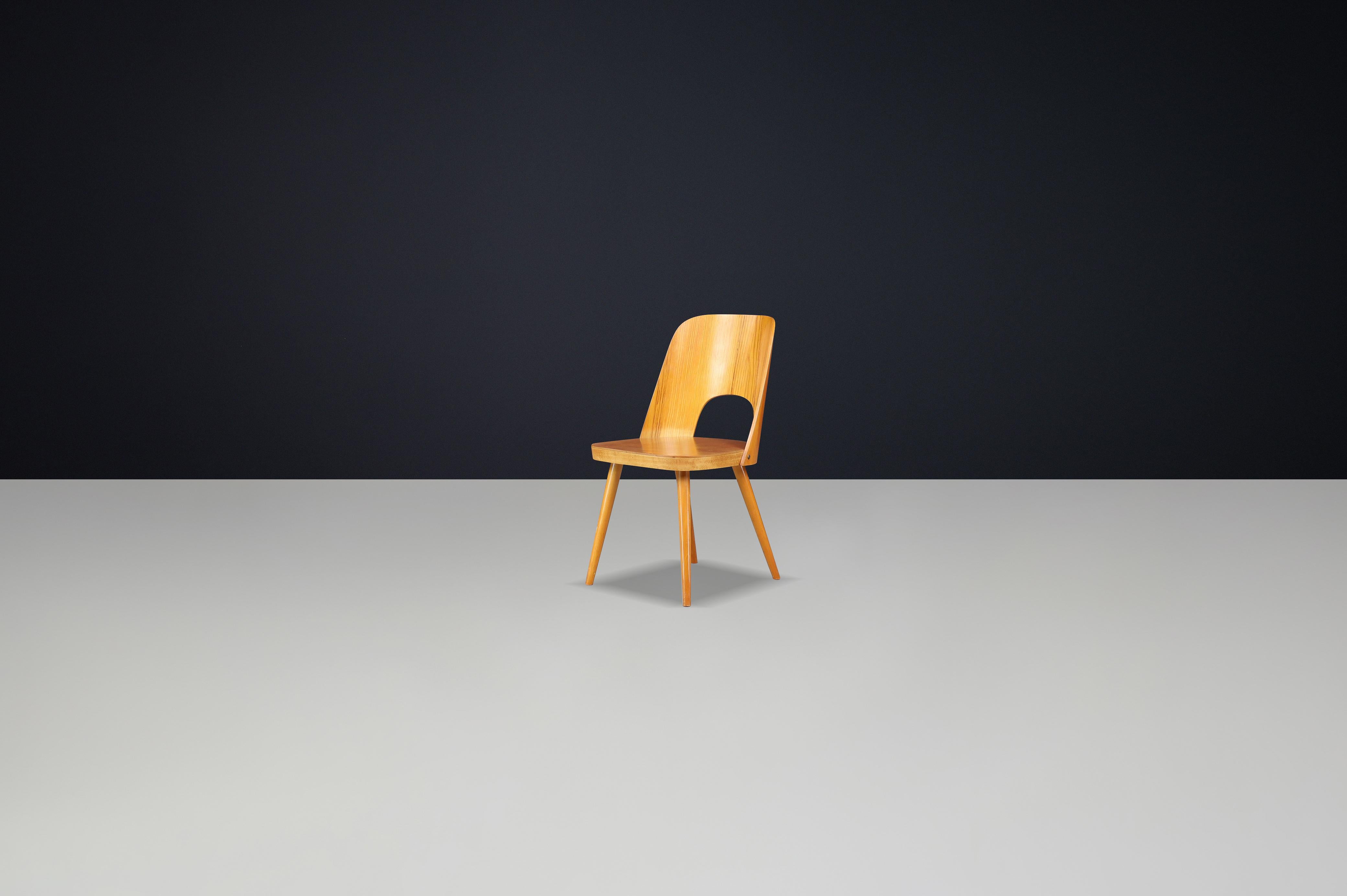 Ensemble de 4 chaises de salle à manger par Oswald Haerdtl pour Thonet / TON, années 1950, Tchécoslovaquie Bon état - En vente à Almelo, NL