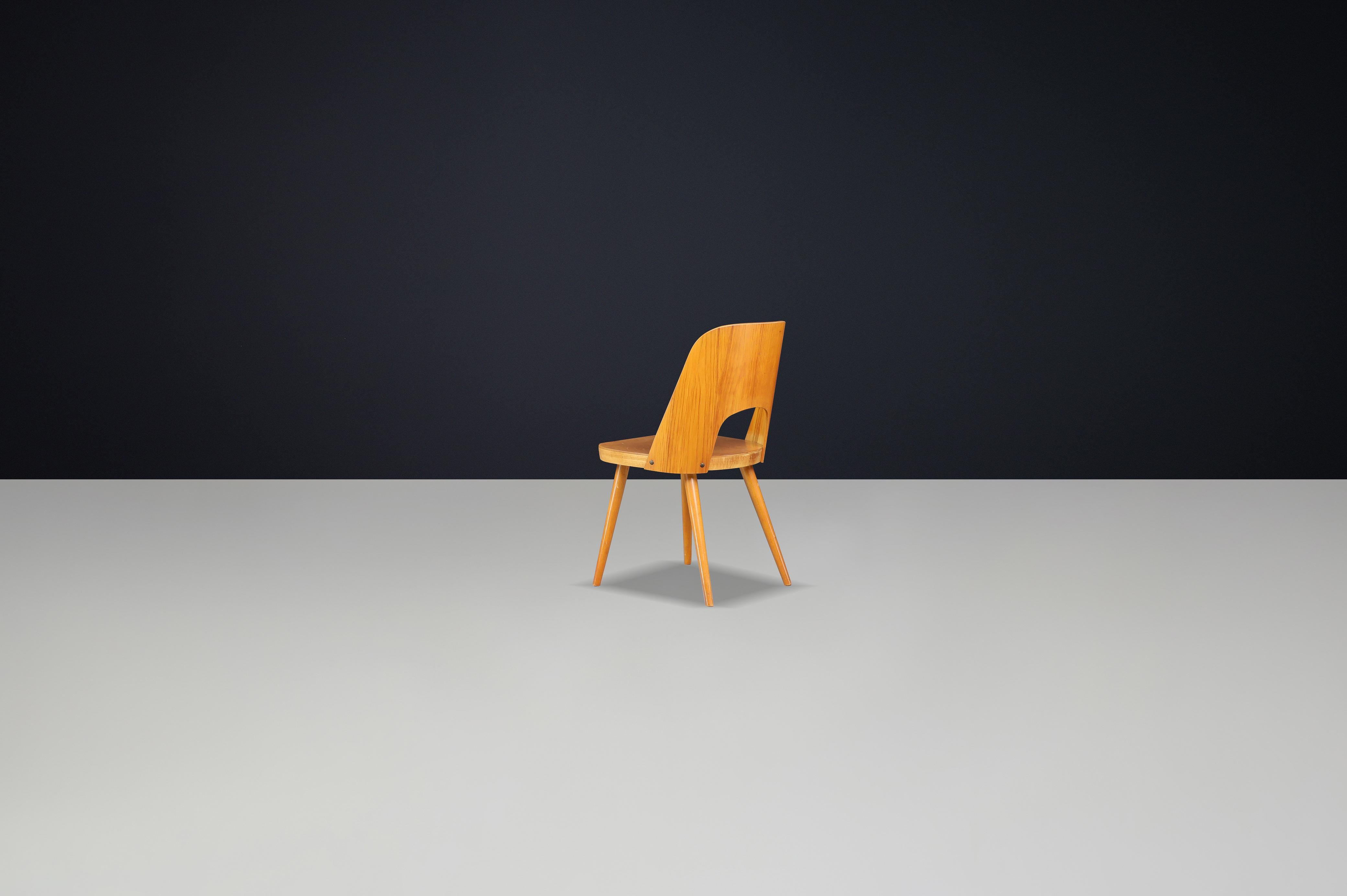 Ensemble de 4 chaises de salle à manger par Oswald Haerdtl pour Thonet / TON, années 1950, Tchécoslovaquie en vente 1