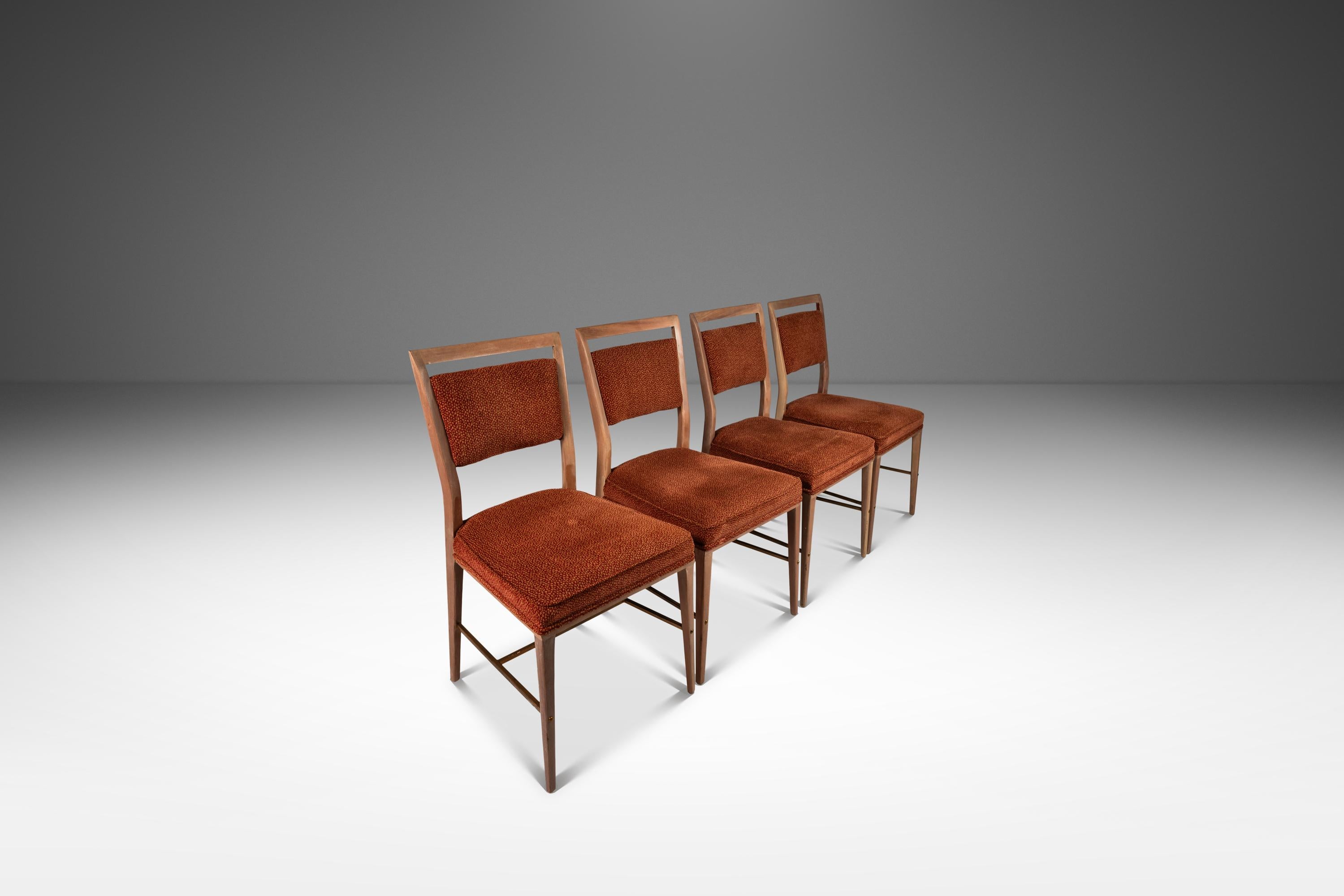  Te presentamos las exquisitas sillas de comedor vintage de caoba diseñadas por el influyente Paul McCobb para Calvin Furniture en Grand Rapids, Michigan, en la década de 1950. Estas sillas, que forman parte de la Colección Irwin, son famosas por su