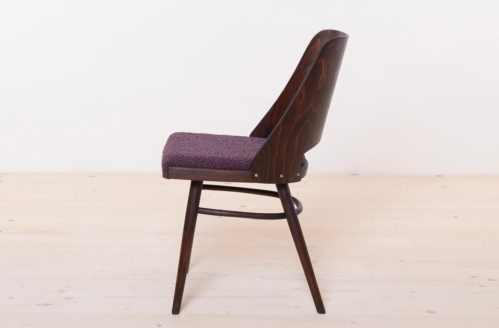 Satz von 4 Esszimmerstühlen von R. Hofman für TON, Modell 514, 1960er Jahre, neu gepolstert im Zustand „Gut“ im Angebot in Wrocław, Poland