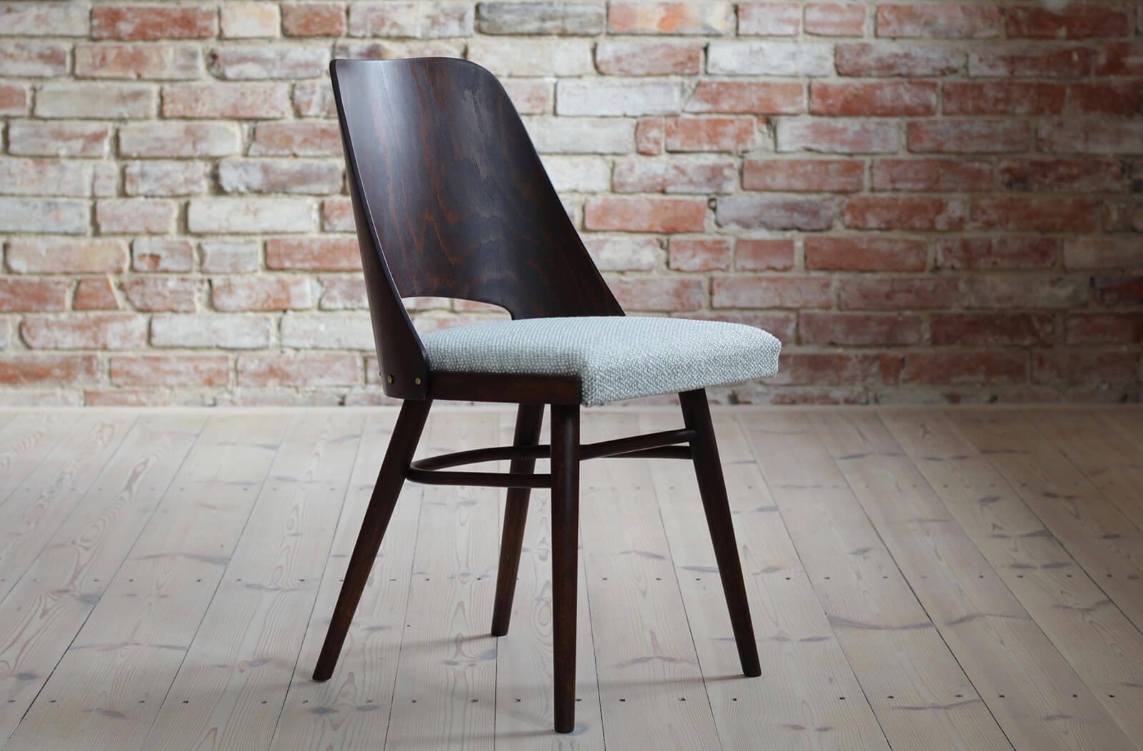 Set of 4 Dining Chairs by R. Hofman for Ton, Model 514, New Sahco Upholstery In Good Condition For Sale In Wrocław, Poland