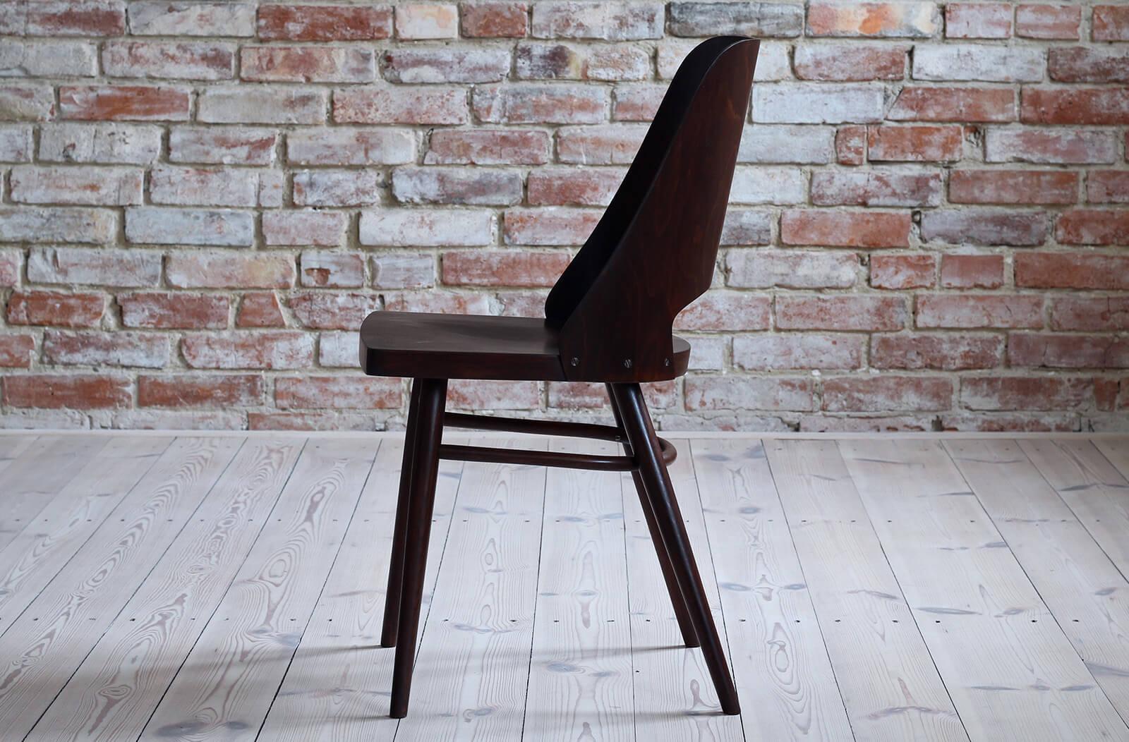 Set of 4 Dining Chairs by Radomir Hofman for TON, Model 514, Beech Veneer For Sale 3