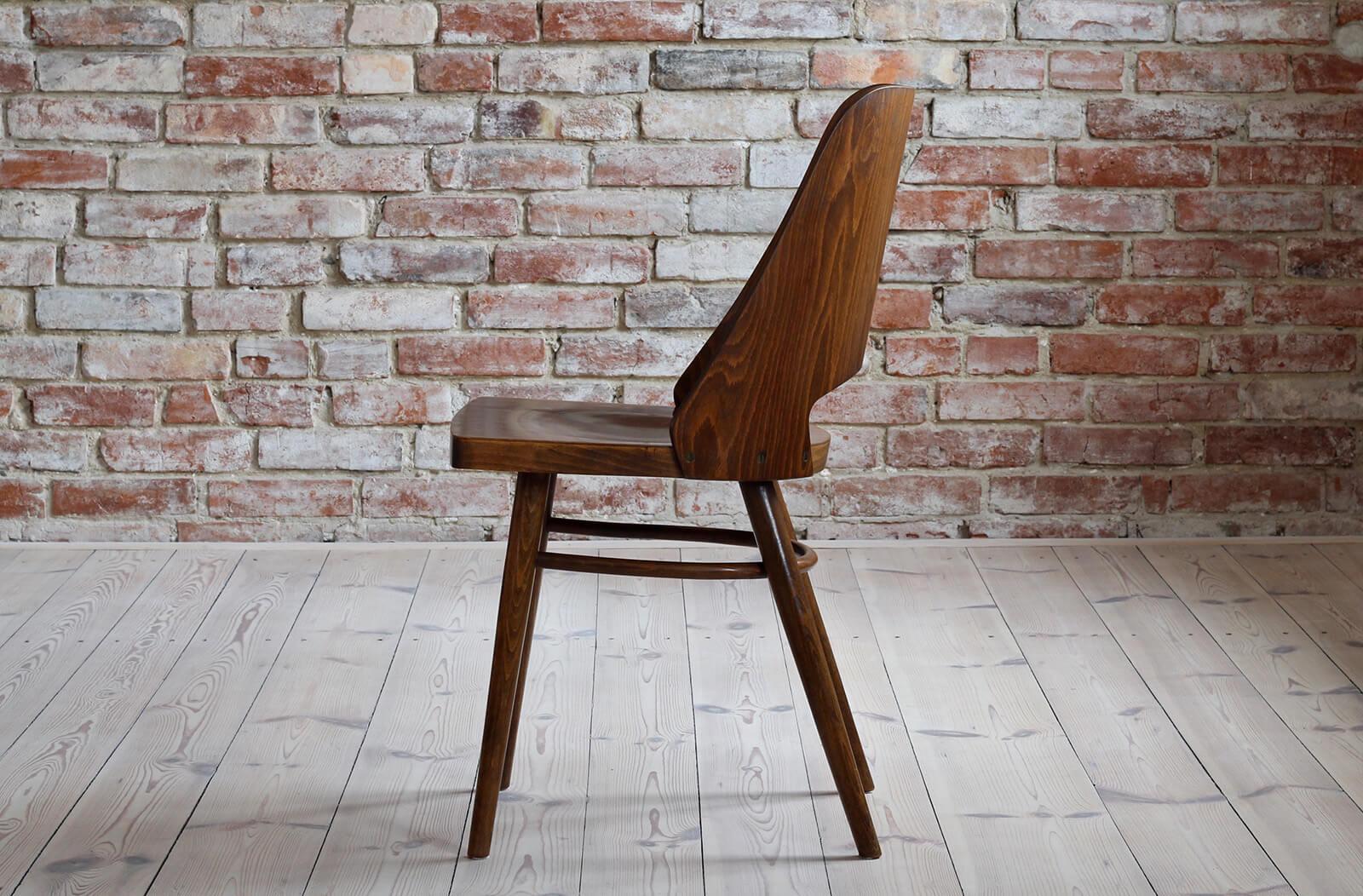 Set of 4 Dining Chairs by Radomir Hofman for TON, Model 514, Beech Veneer For Sale 5