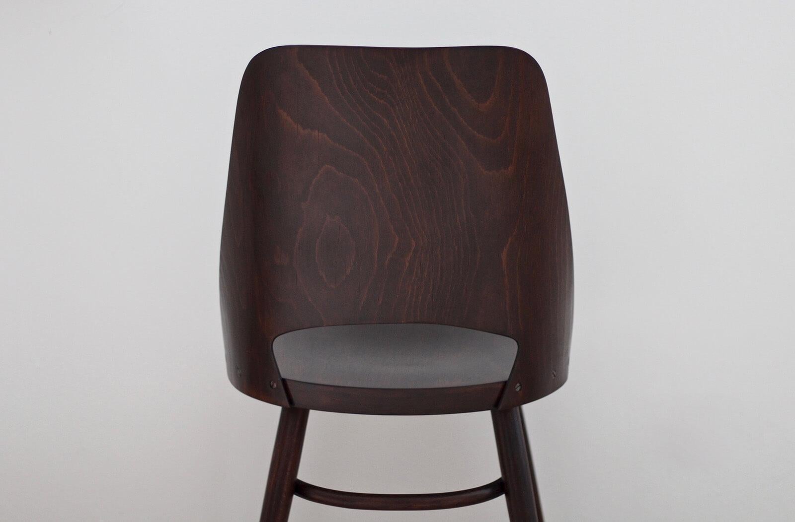 Set of 4 Dining Chairs by Radomir Hofman for TON, Model 514, Beech Veneer For Sale 6