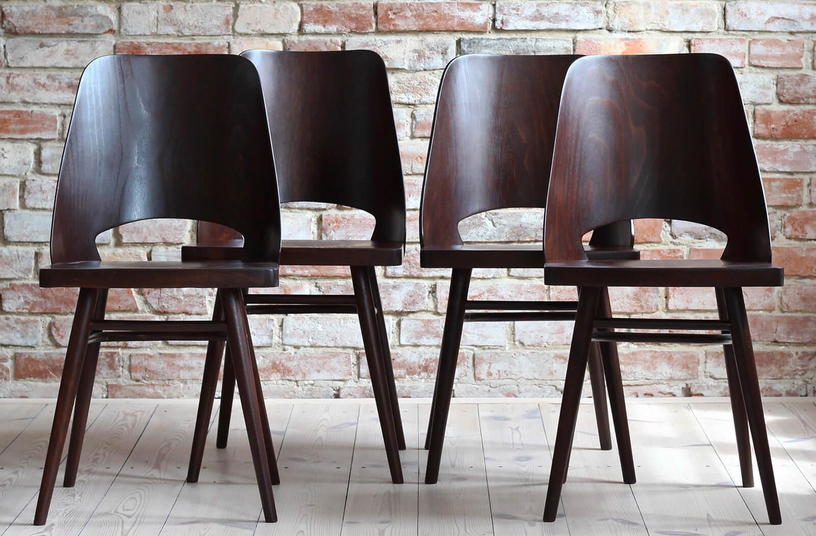 Mid-Century Modern Ensemble de 4 chaises de salle à manger de Radomir Hofman pour TON, modèle 514, placage de hêtre en vente