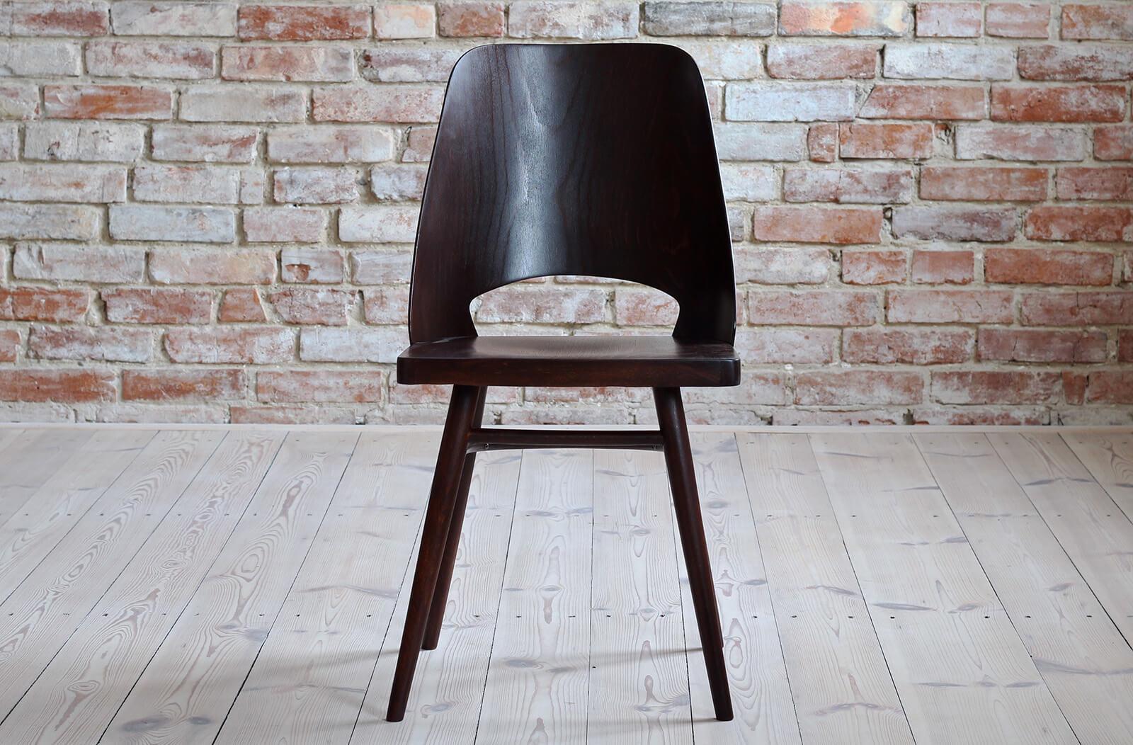 Mid-Century Modern Set of 4 Dining Chairs by Radomir Hofman for TON, Model 514, Beech Veneer For Sale