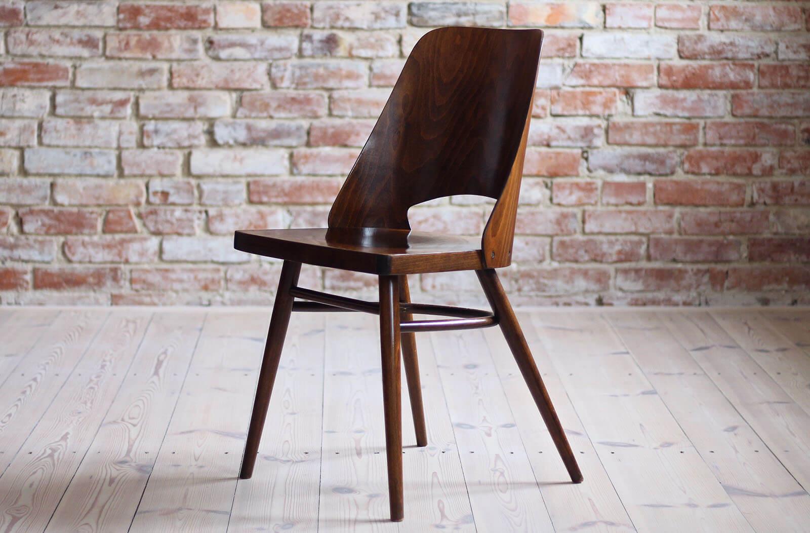 Set of 4 Dining Chairs by Radomir Hofman for TON, Model 514, Beech Veneer In Good Condition In Wrocław, Poland