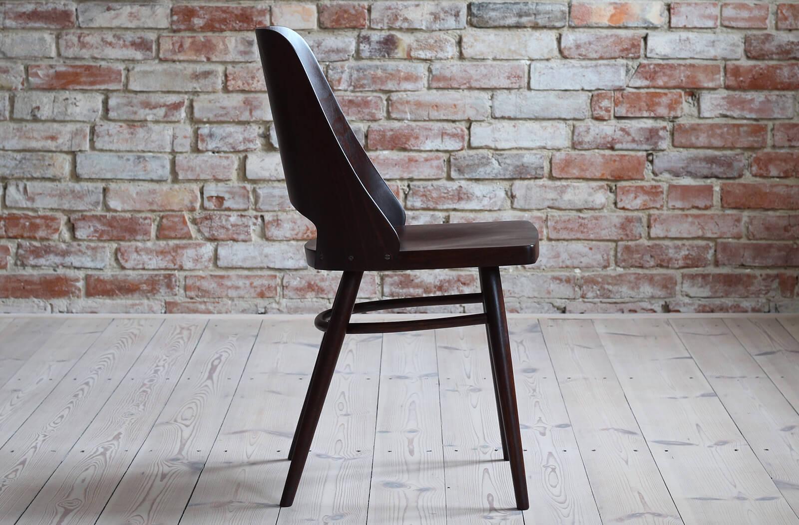 Set of 4 Dining Chairs by Radomir Hofman for TON, Model 514, Beech Veneer In Good Condition For Sale In Wrocław, Poland