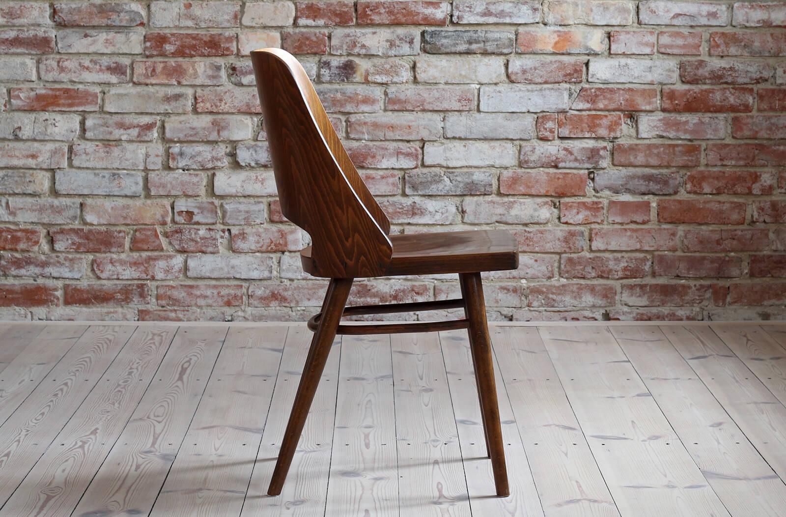 Set of 4 Dining Chairs by Radomir Hofman for TON, Model 514, Beech Veneer For Sale 1