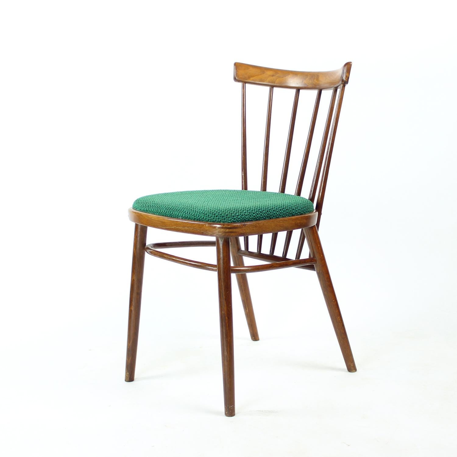 Juego De 4 Sillas De Comedor De Tatra, Checoslovaquia Años 60 Tela en venta