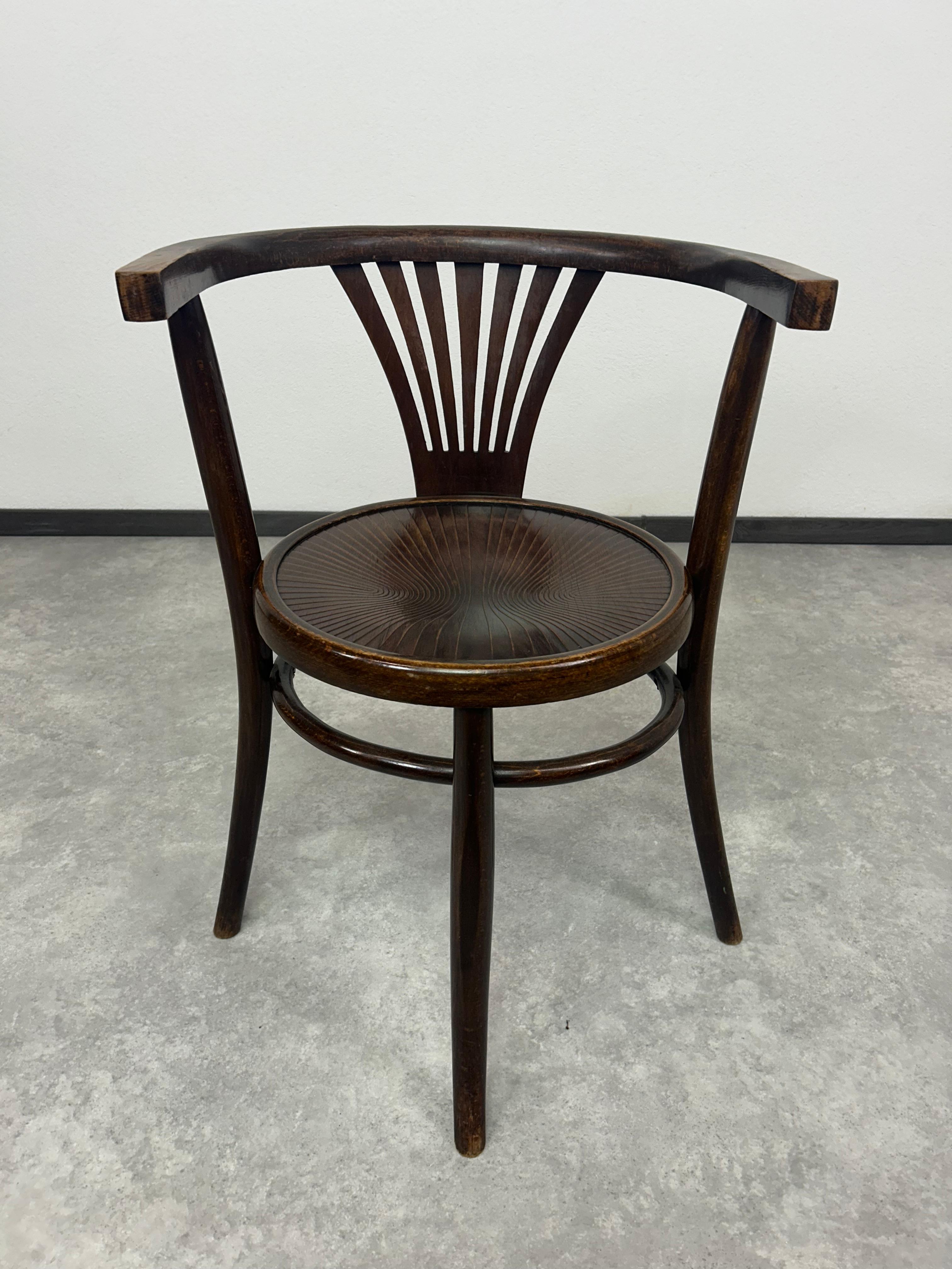 Set di 4 sedie da pranzo di Thonet Debrecen In condizioni buone in vendita a Banská Štiavnica, SK