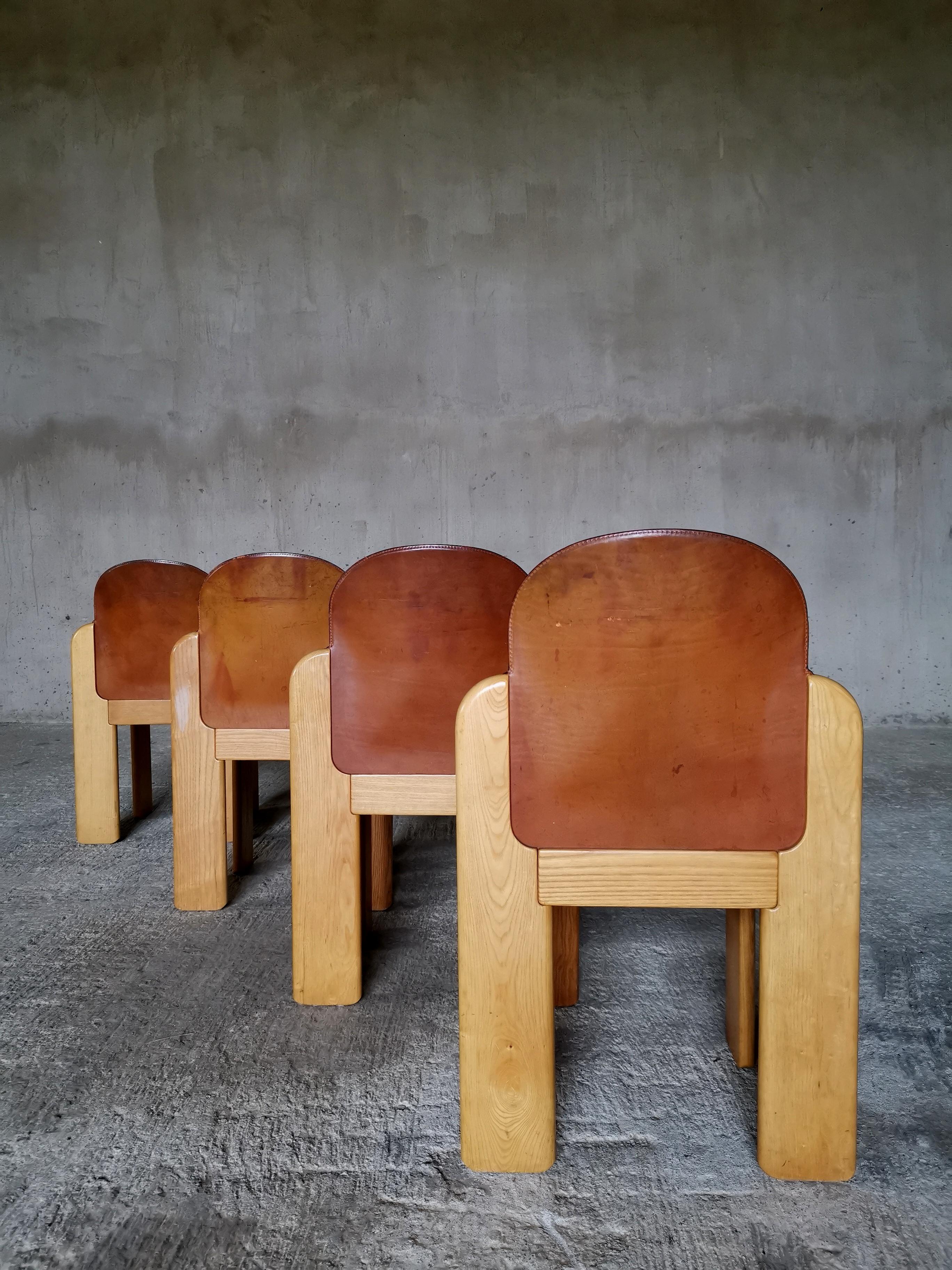 Ensemble de 4 chaises de salle à manger design Silvio Coppola pour Fratelli Montina, Italie, années 1970 en vente 2