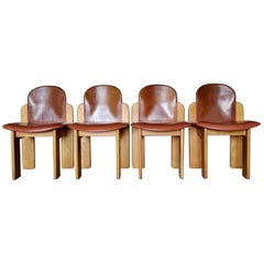 Juego de 4 sillas de comedor diseño de Silvio Coppola para Fratelli Montina Italia años 70