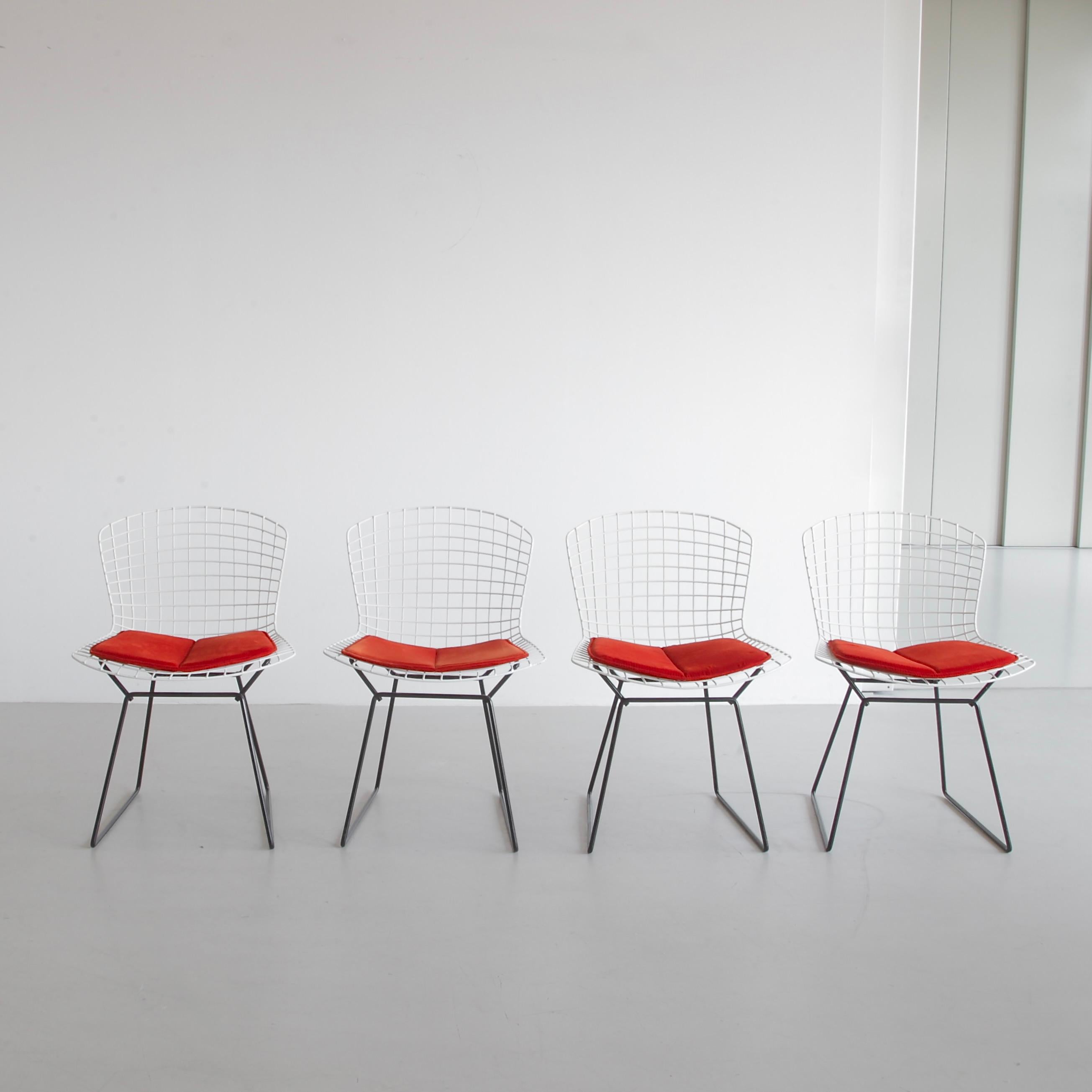 Américain Ensemble de 4 chaises de salle à manger conçu par Harry BERTOIA pour Knoll International, 1970 en vente