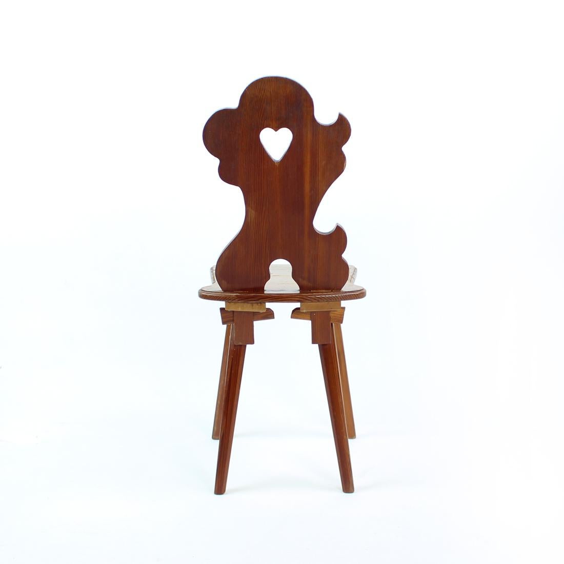 Set of 2 Dining Chairs in Folk Design, Czechoslovakia, 1973 For Sale 2