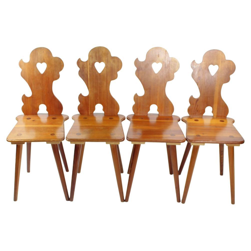 Ensemble de 2 chaises de salle à manger en design populaire, Tchécoslovaquie, 1973 en vente