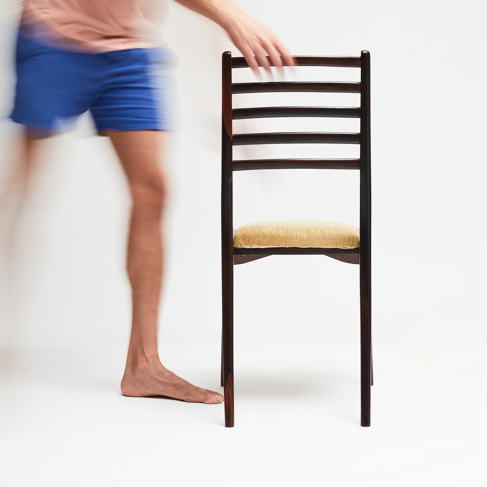 Mid-Century Modern Set of two Chairs in Hardwood & Beige Linen by Carlo Hauner 10