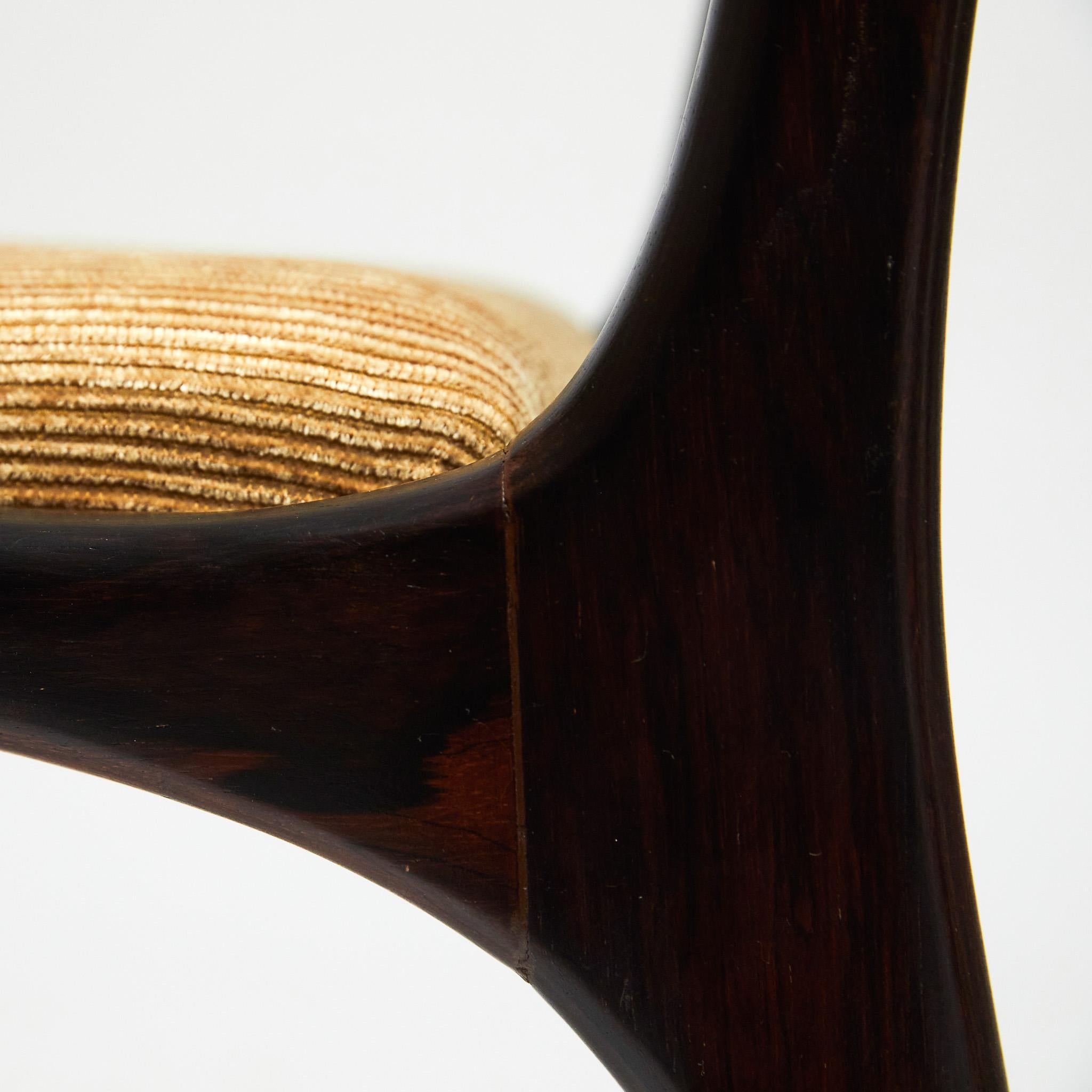 Mid-Century Modern Set of two Chairs in Hardwood & Beige Linen by Carlo Hauner 5