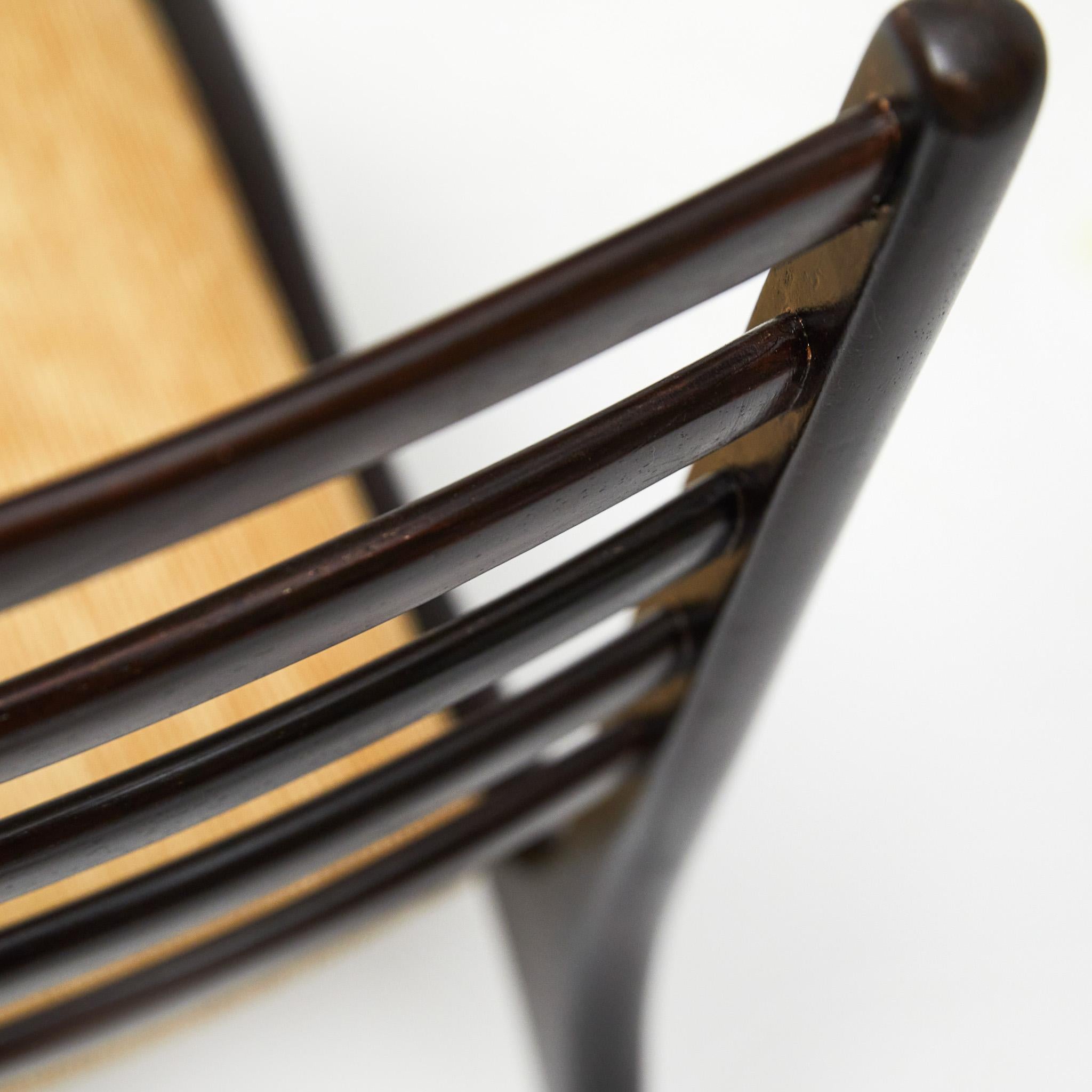 Mid-Century Modern Set of two Chairs in Hardwood & Beige Linen by Carlo Hauner 6