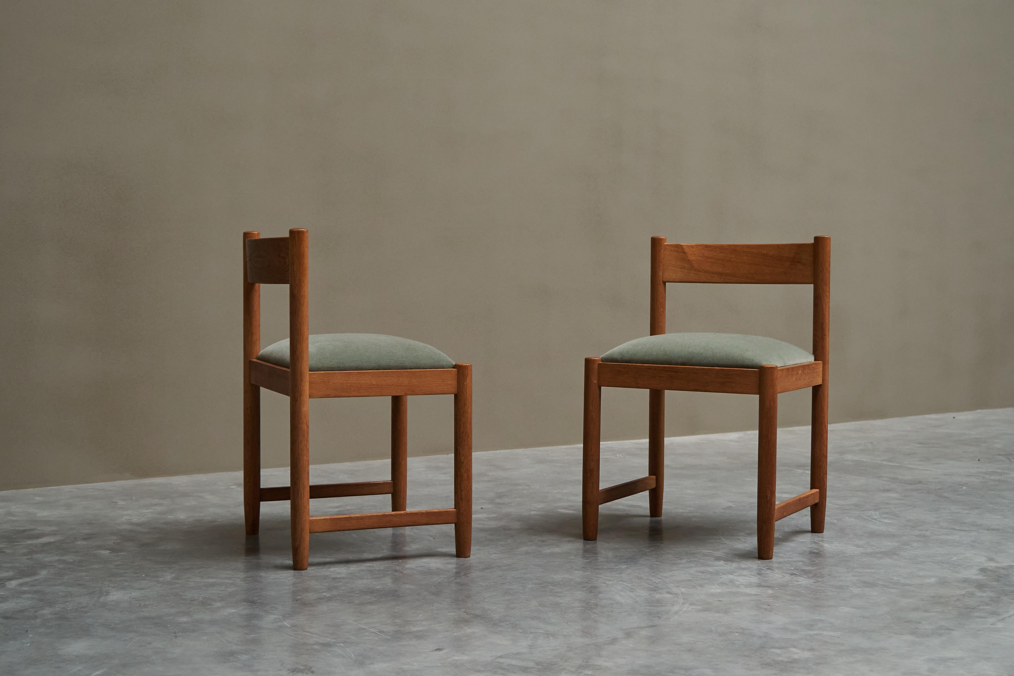 Set of 4 Dining Chairs in Solid Oak and Velvet Belgium 1960s in vendita 1