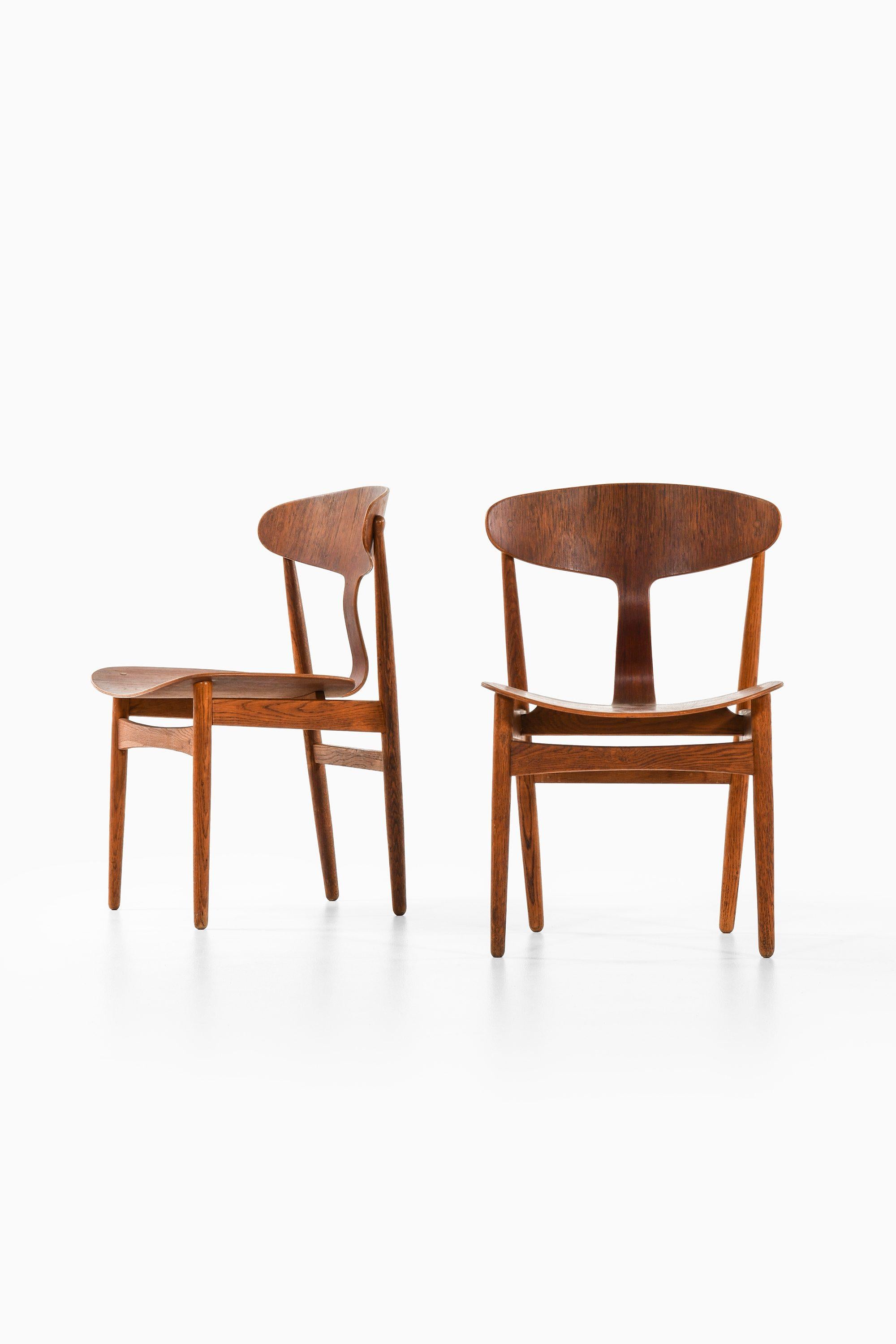Set di 4 sedie da pranzo in teak e Oak attribuite a Børge Mogensen, anni '50

Informazioni aggiuntive:
Materiale: Teak e Oak
Stile: Metà secolo, Scandinavo
Prodotto in Danimarca
Dimensioni (L. x P. x H.): 50 x 50 x 78 cm
Altezza della seduta: 41
