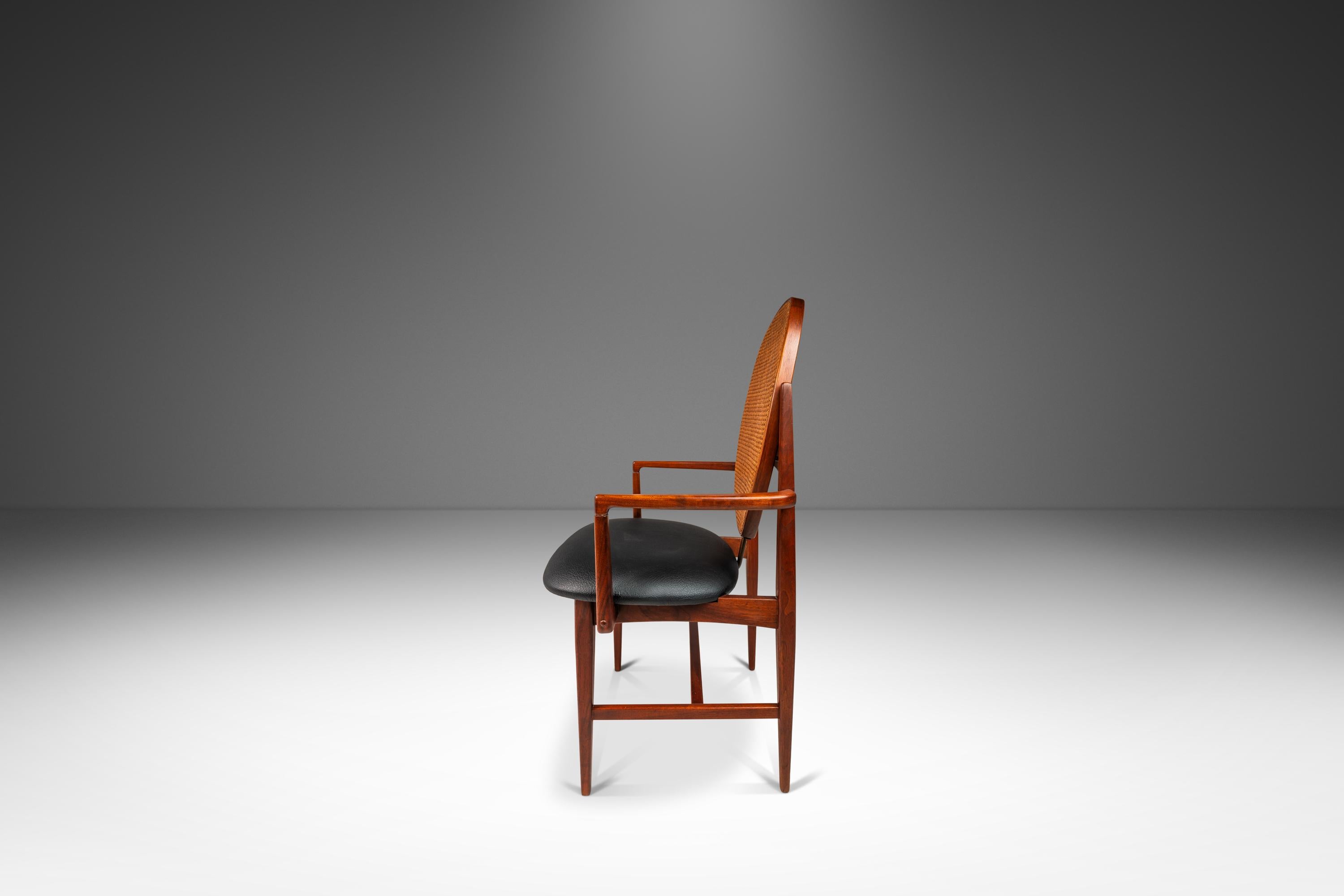 Mid-Century moderno Set di 4 sedie da pranzo in noce, Milo Baughman per Directional Furniture, anni '60 in vendita