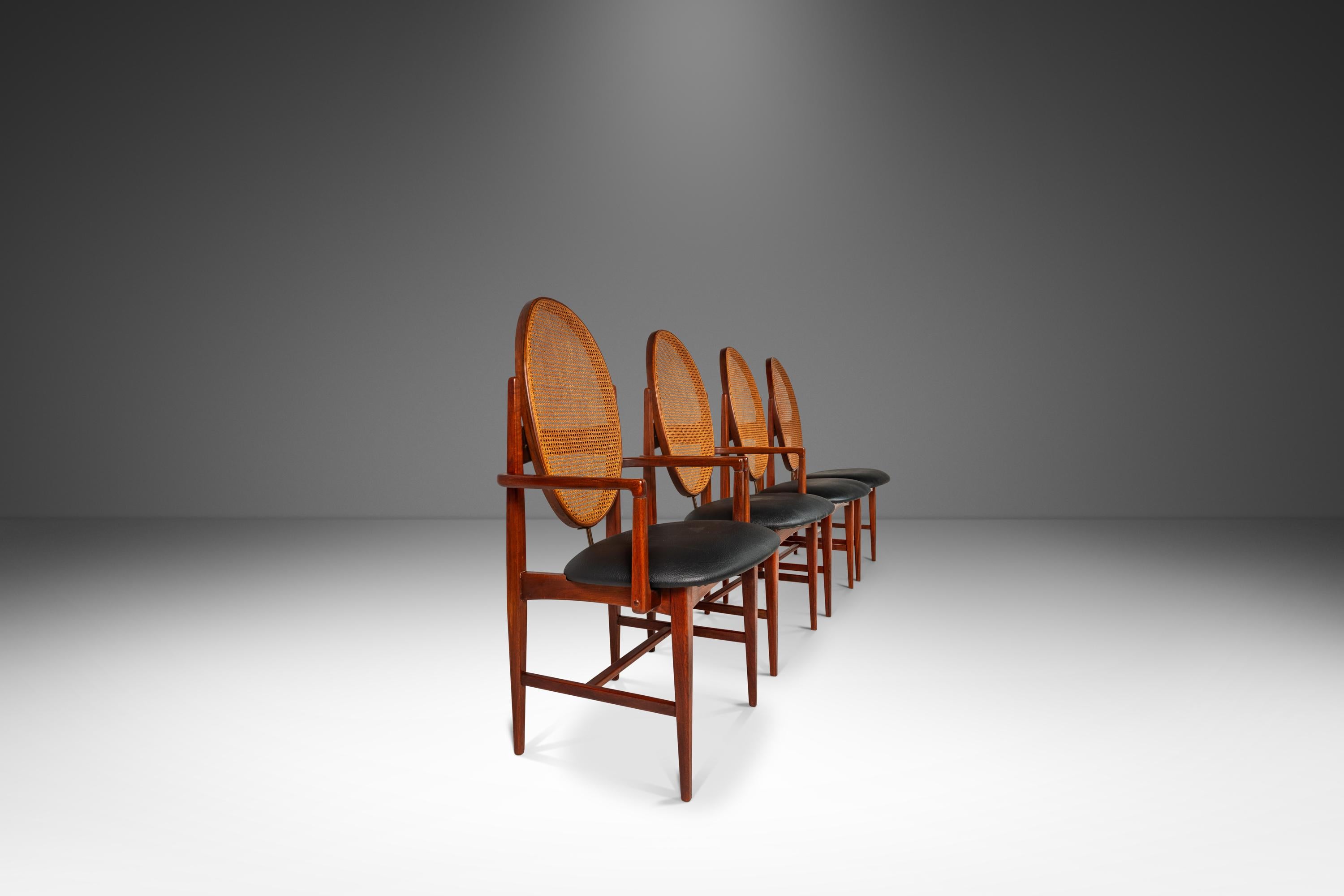 Metà XX secolo Set di 4 sedie da pranzo in noce, Milo Baughman per Directional Furniture, anni '60 in vendita