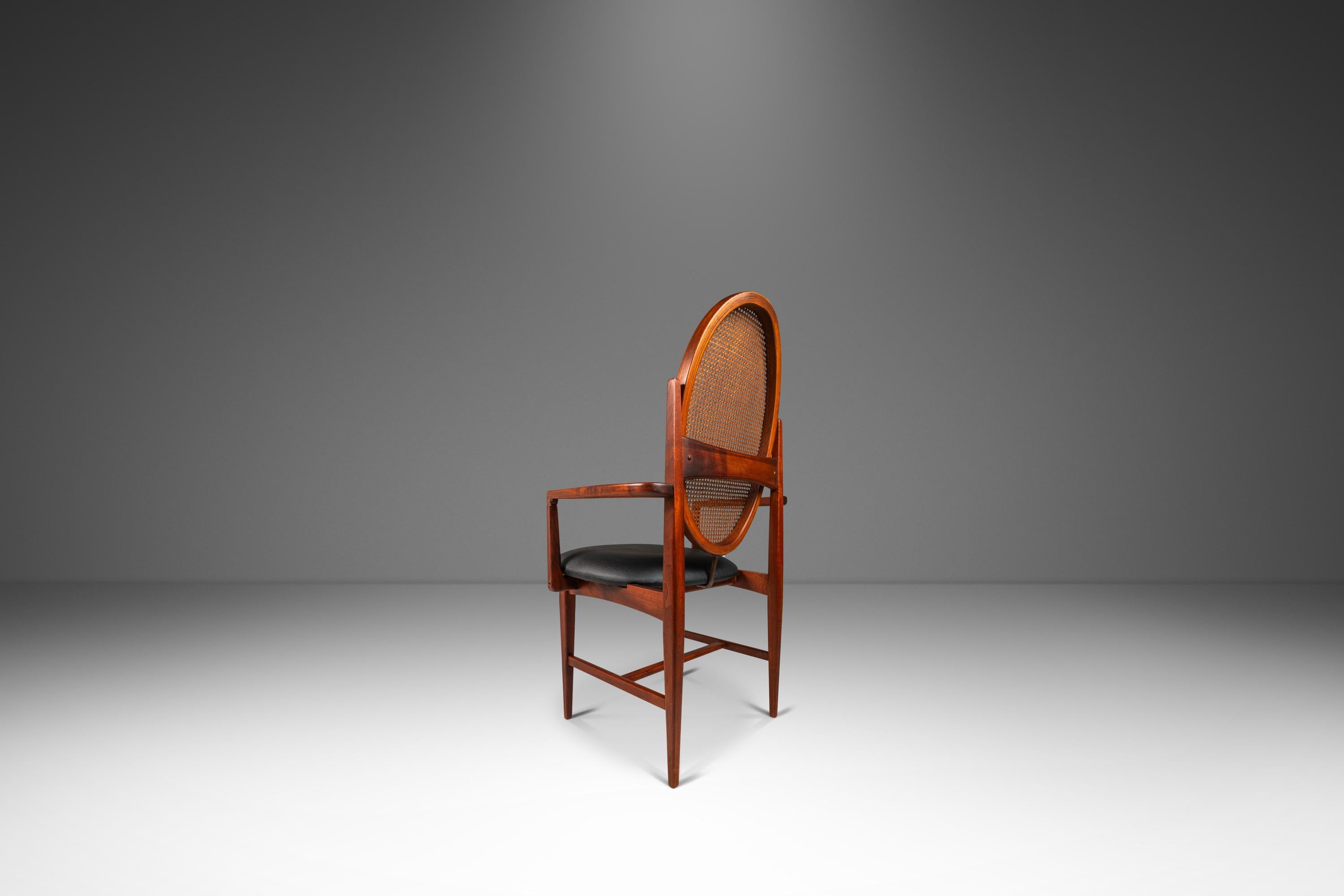 Noce Set di 4 sedie da pranzo in noce, Milo Baughman per Directional Furniture, anni '60 in vendita