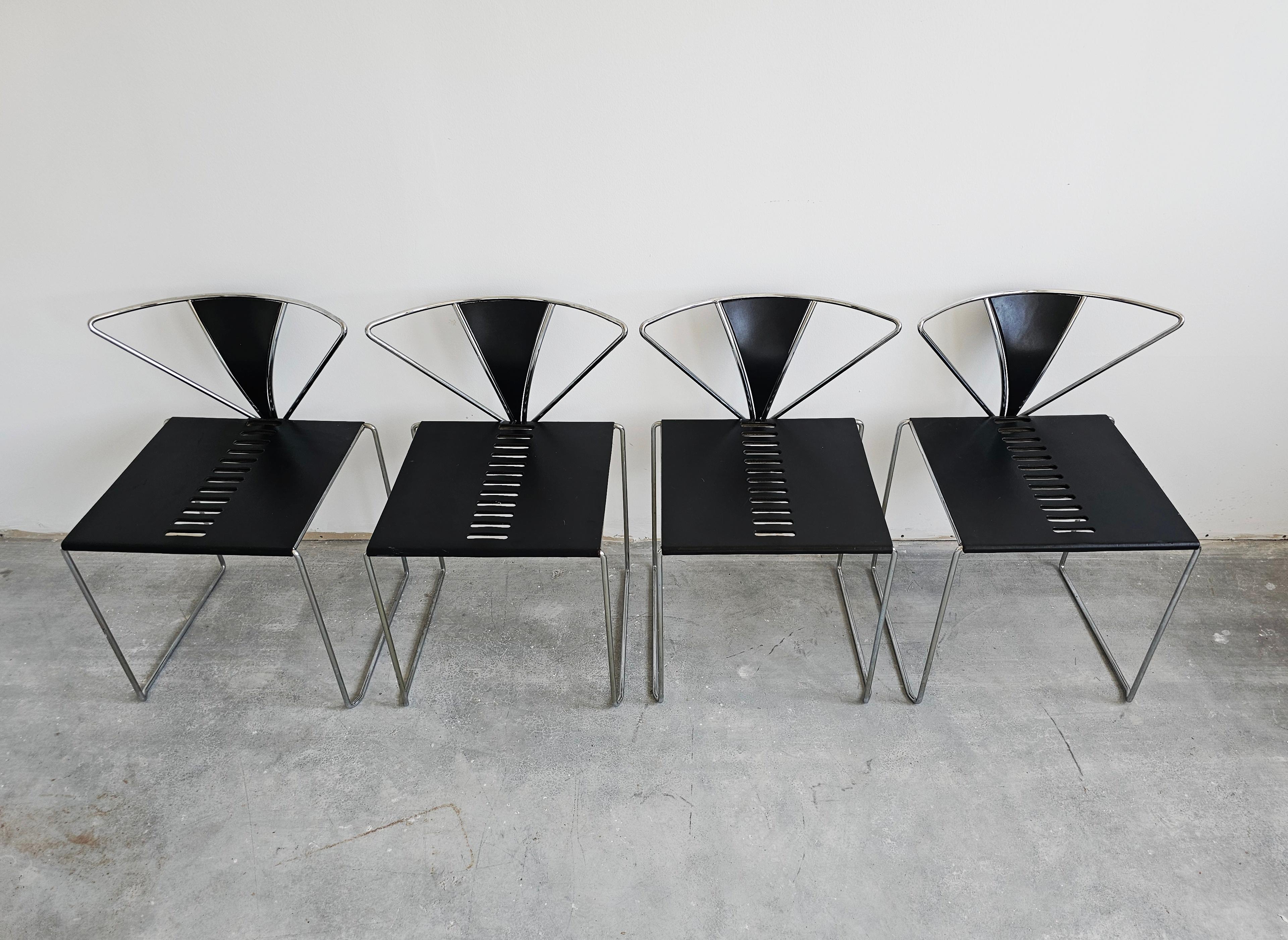 Postmoderne Ensemble de 4 chaises de salle à manger Side conçu par Kazuhide Takahama pour Gavina, Italie en vente