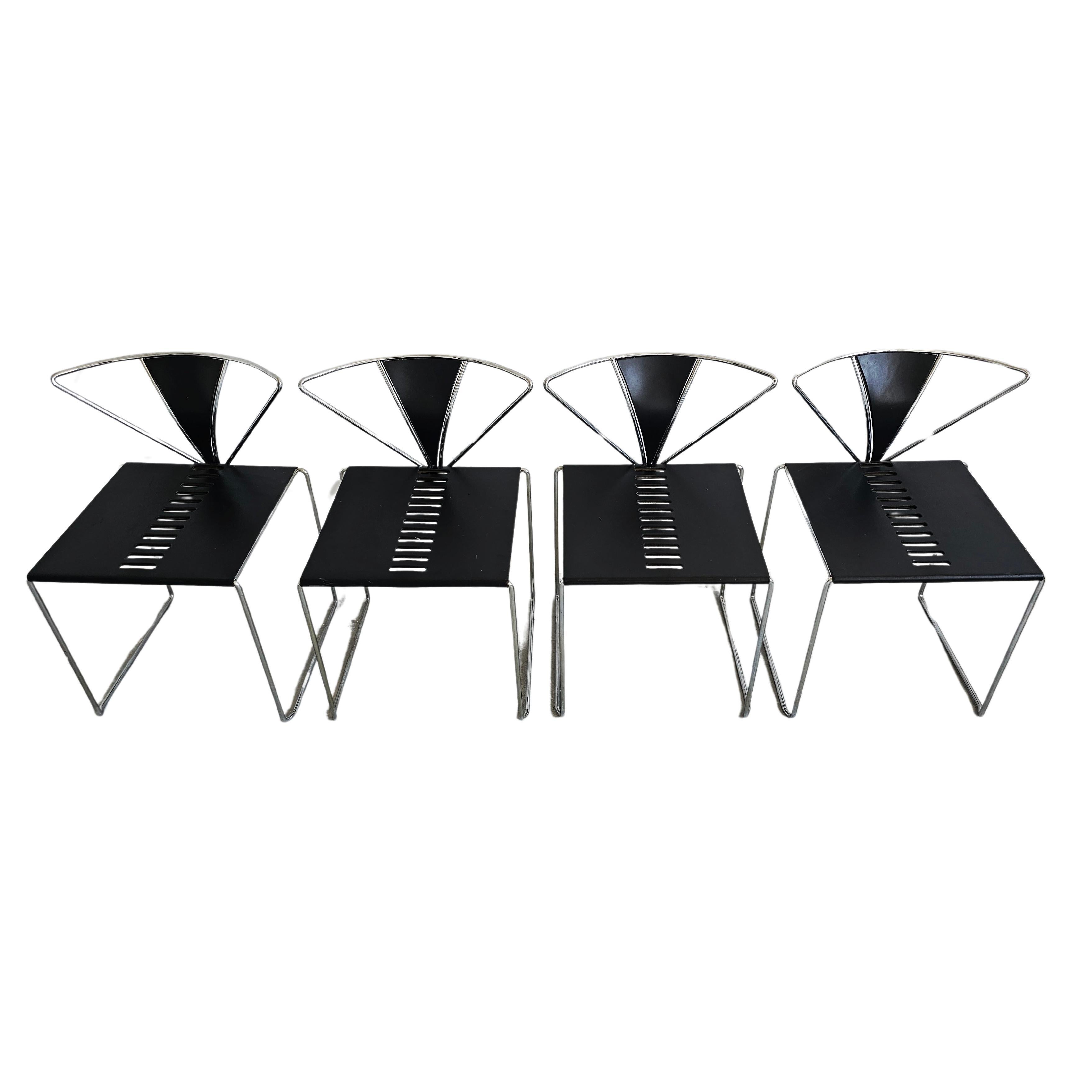 Juego de 4 sillas de comedor "Iside" diseñadas por Kazuhide Takahama para Gavina, Italia