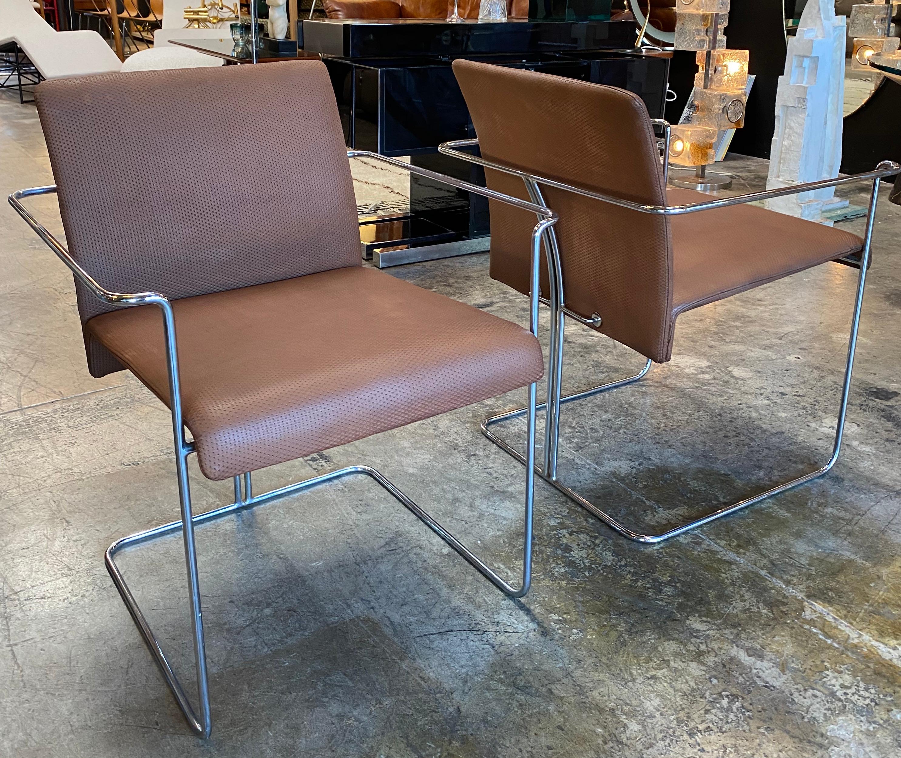 italien Ensemble de 4 chaises de salle à manger en cuir et chrome de F.ll Saporiti, 1970 en vente