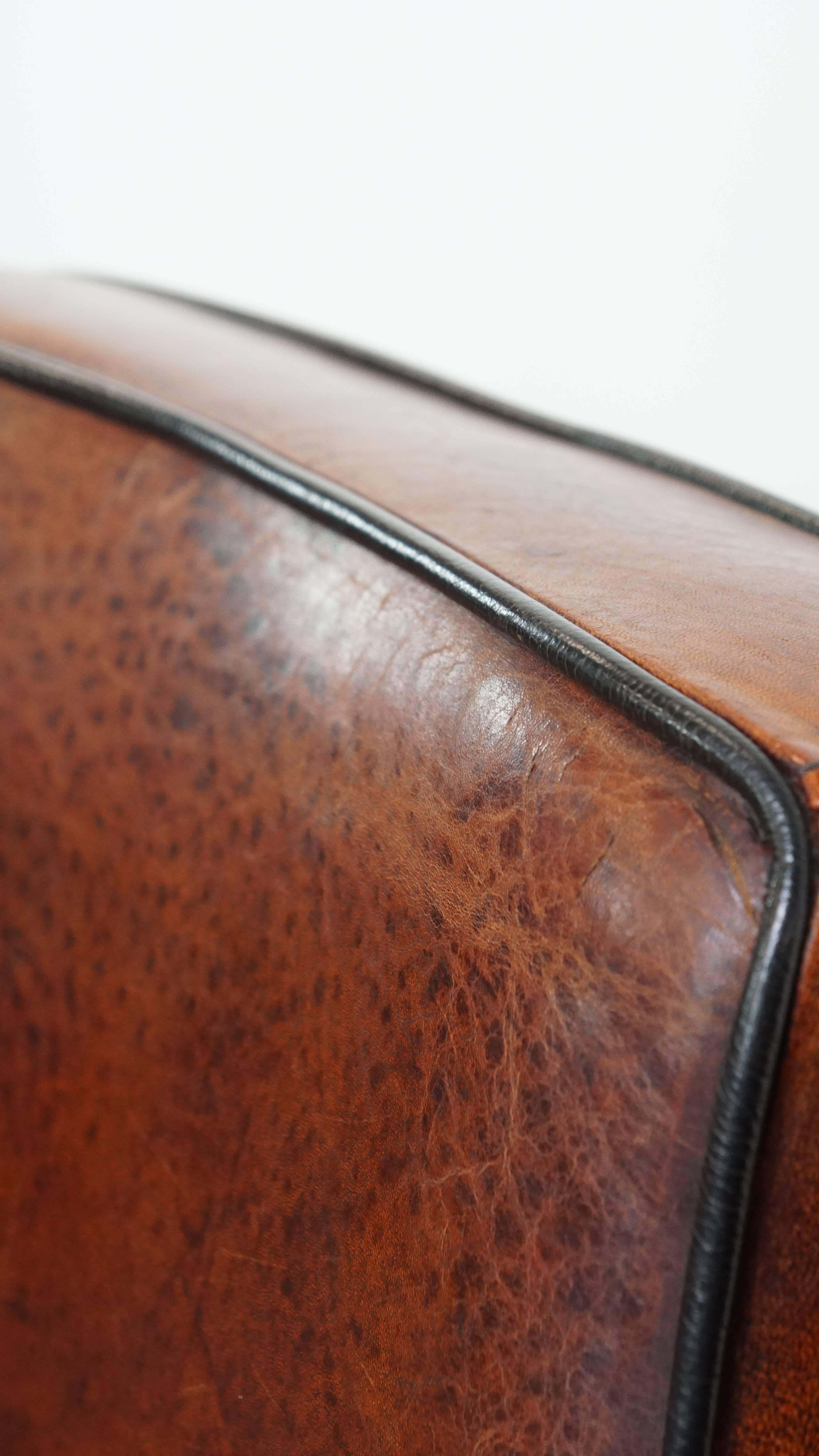 Set di 4 sedie da pranzo in pelle di pecora rifinite con profili neri in vendita 10