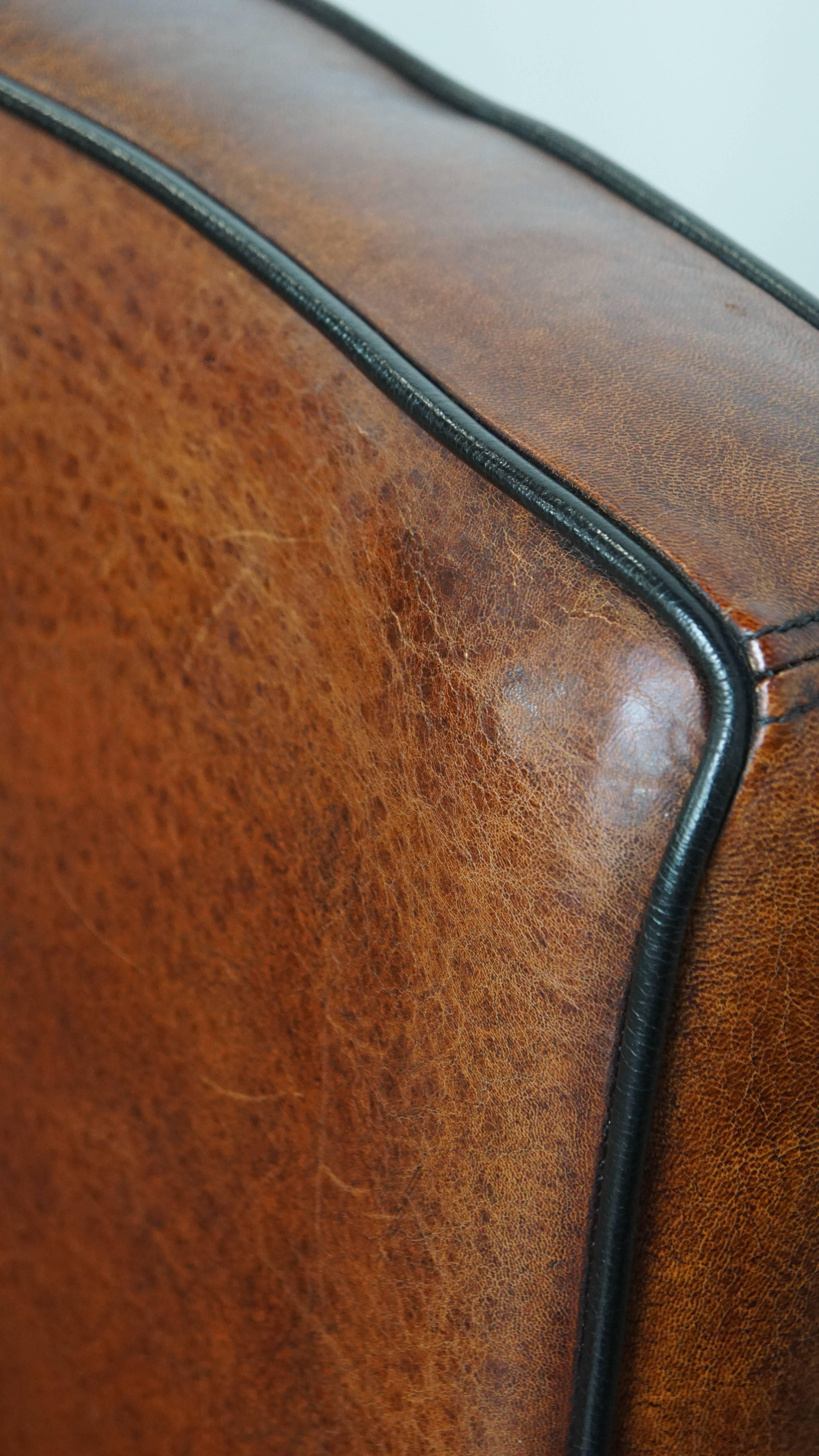 Set di 4 sedie da pranzo in pelle di pecora rifinite con profili neri in vendita 11