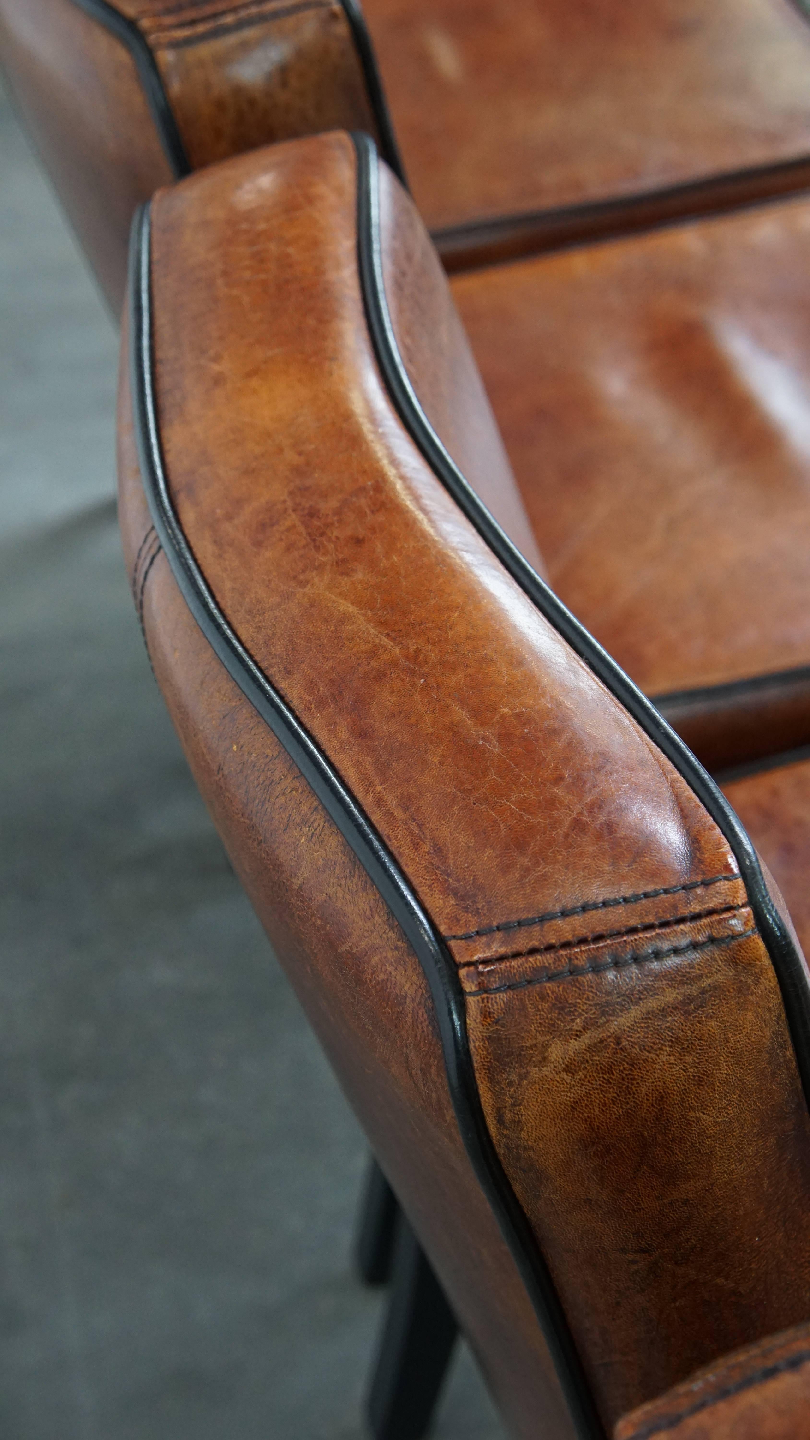 Set di 4 sedie da pranzo in pelle di pecora rifinite con profili neri in vendita 12