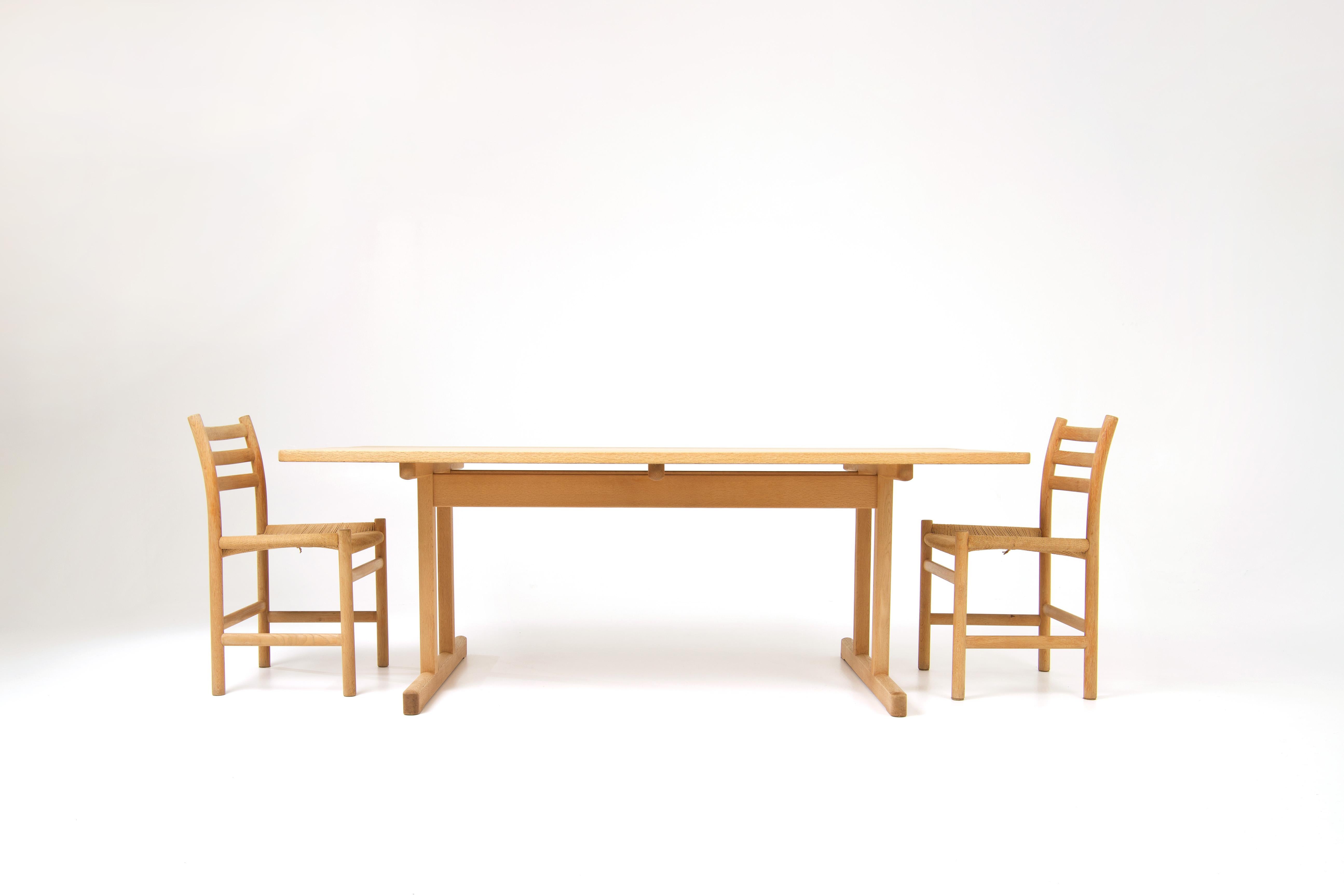 Satz von 4 Esszimmerstühlen - Model No. 350 - Poul Volther im Angebot 3