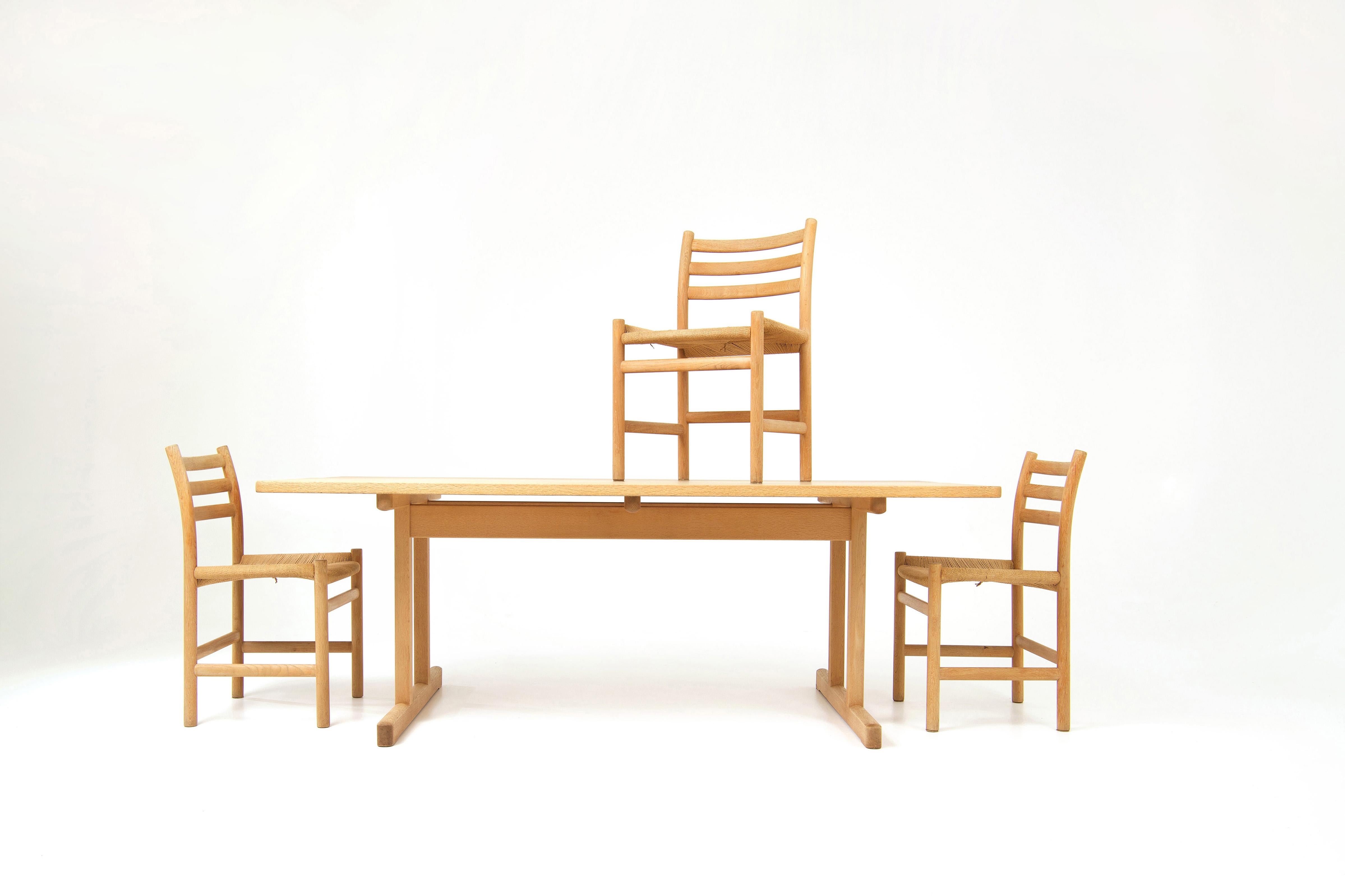 Satz von 4 Esszimmerstühlen - Model No. 350 - Poul Volther (Papierkordel) im Angebot