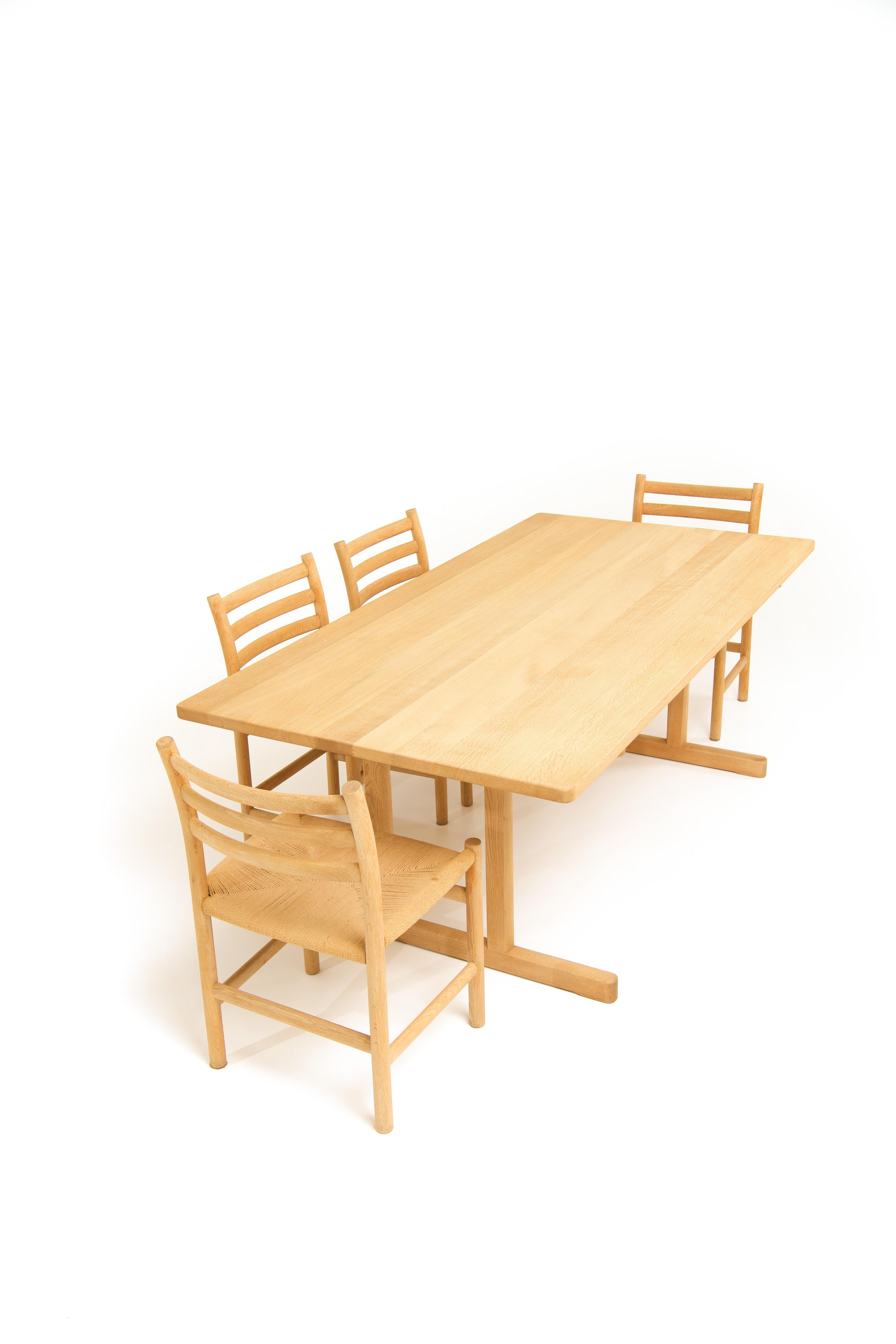 Satz von 4 Esszimmerstühlen - Model No. 350 - Poul Volther im Angebot 1