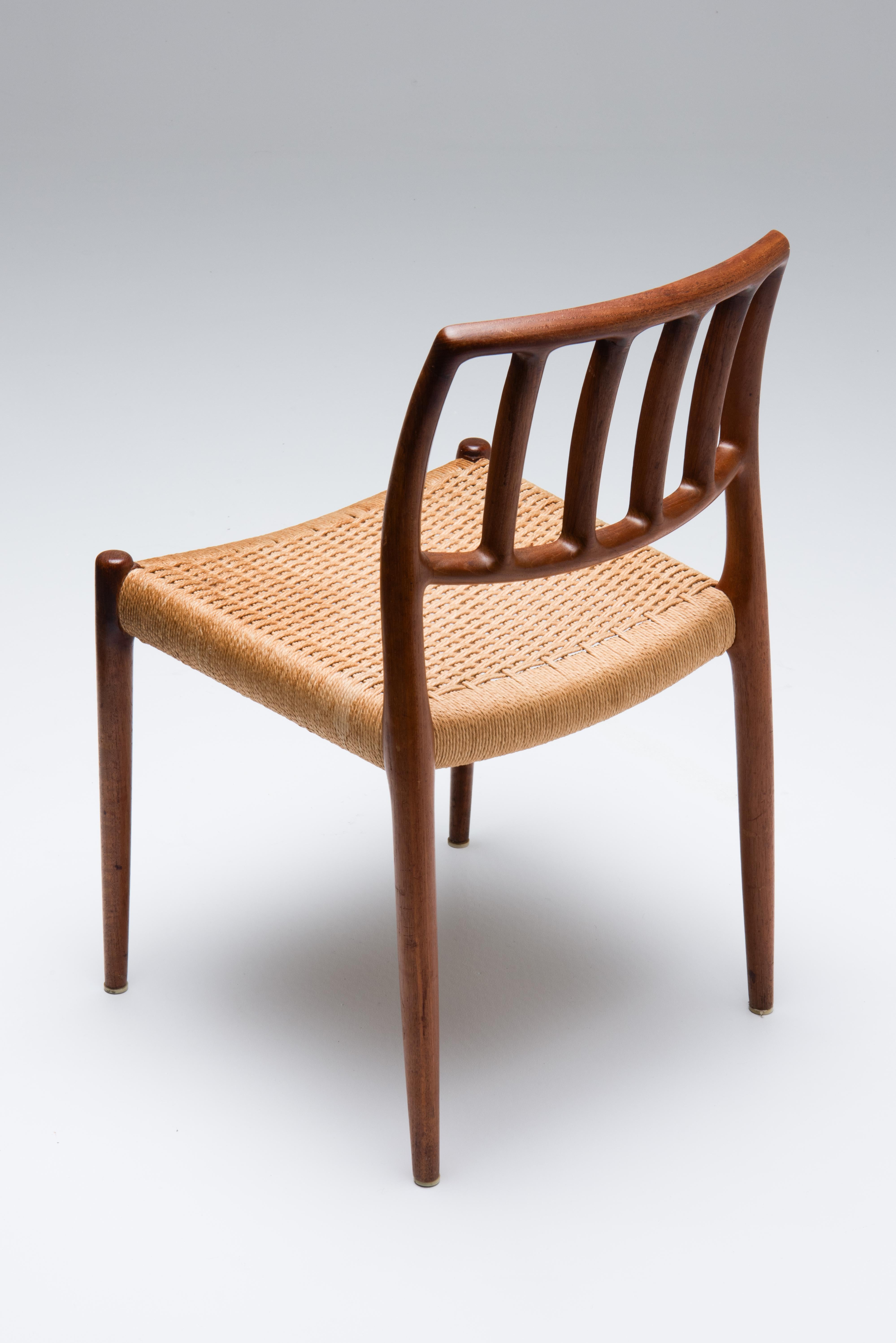 Corde en papier Ensemble de 4 chaises de salle à manger - Modèle 83 - Niels O. Møller