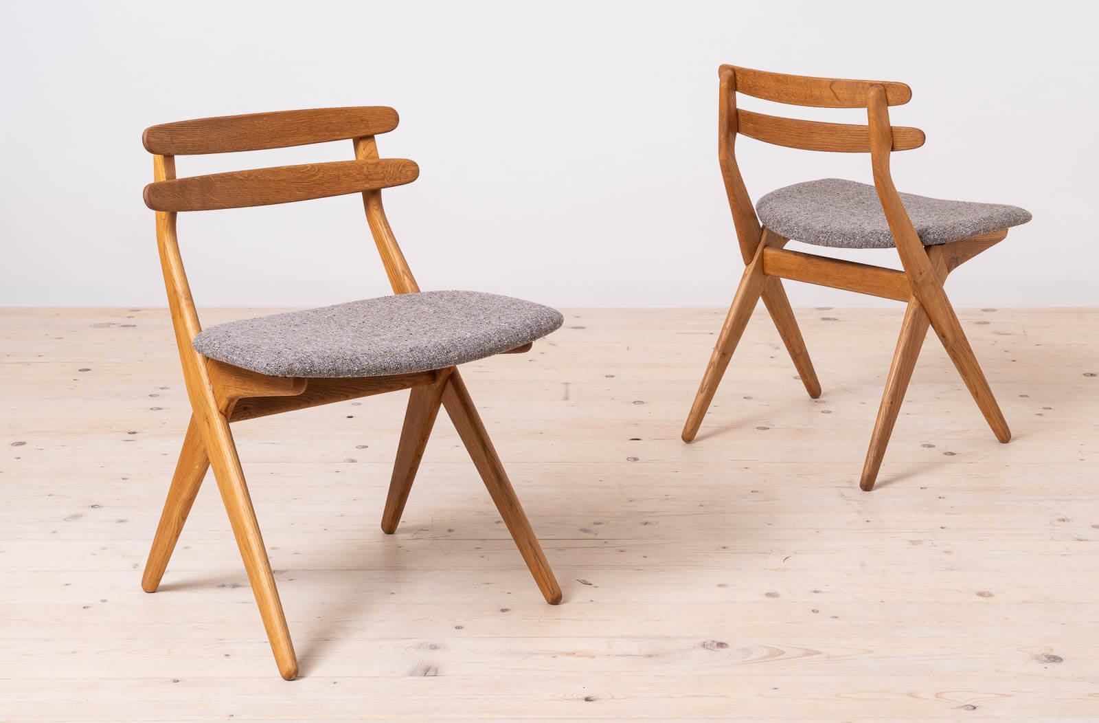 A olio Set di 4 sedie da pranzo, modello SAKS di Poul Volther, design danese, restaurate in vendita