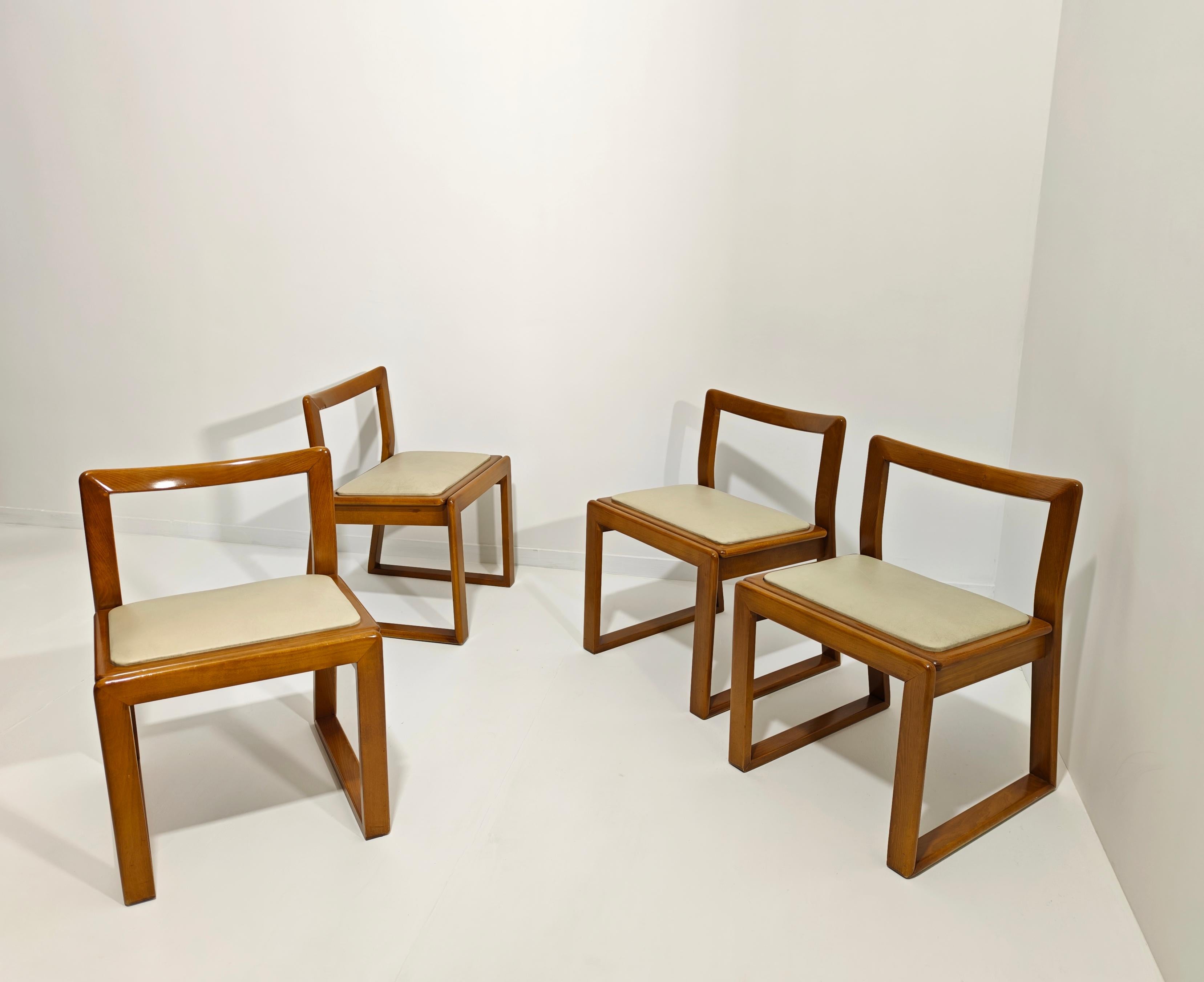 Satz von 4 Esszimmerstühlen Wood Curved Leder Beige Mid-Century Modern Italy 70s im Angebot 4