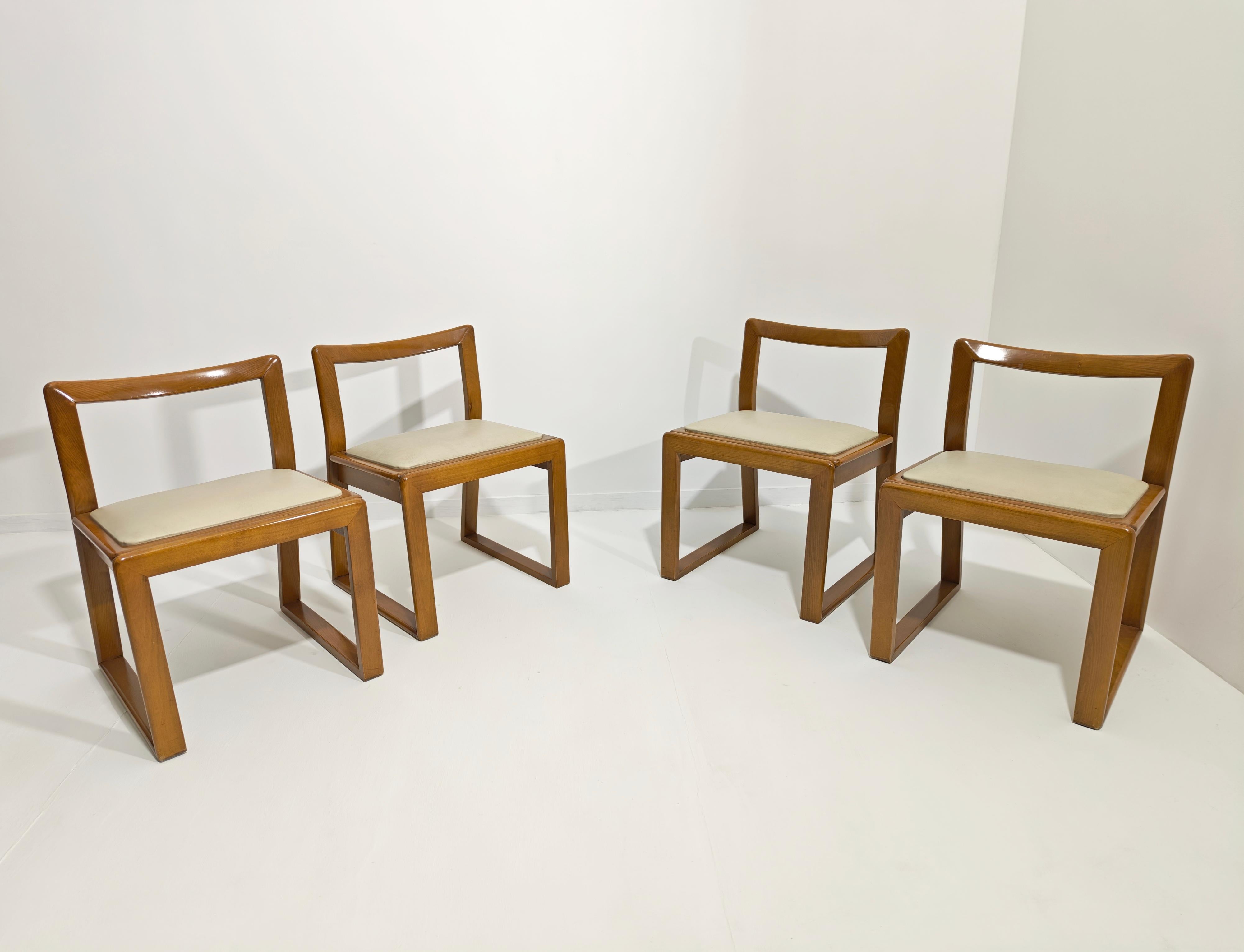 Satz von 4 Esszimmerstühlen Wood Curved Leder Beige Mid-Century Modern Italy 70s im Angebot 5