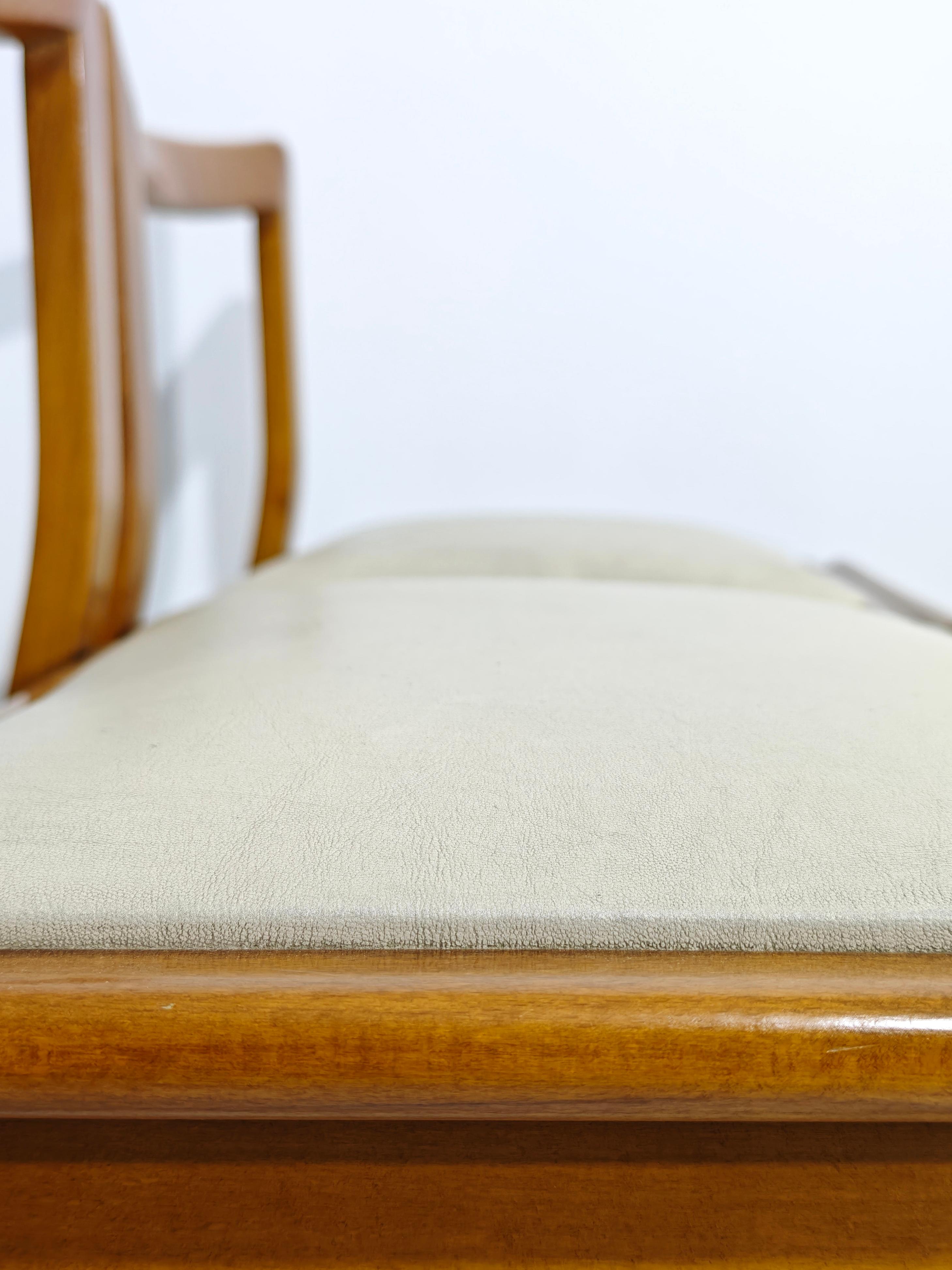 Satz von 4 Esszimmerstühlen Wood Curved Leder Beige Mid-Century Modern Italy 70s (Ende des 20. Jahrhunderts) im Angebot