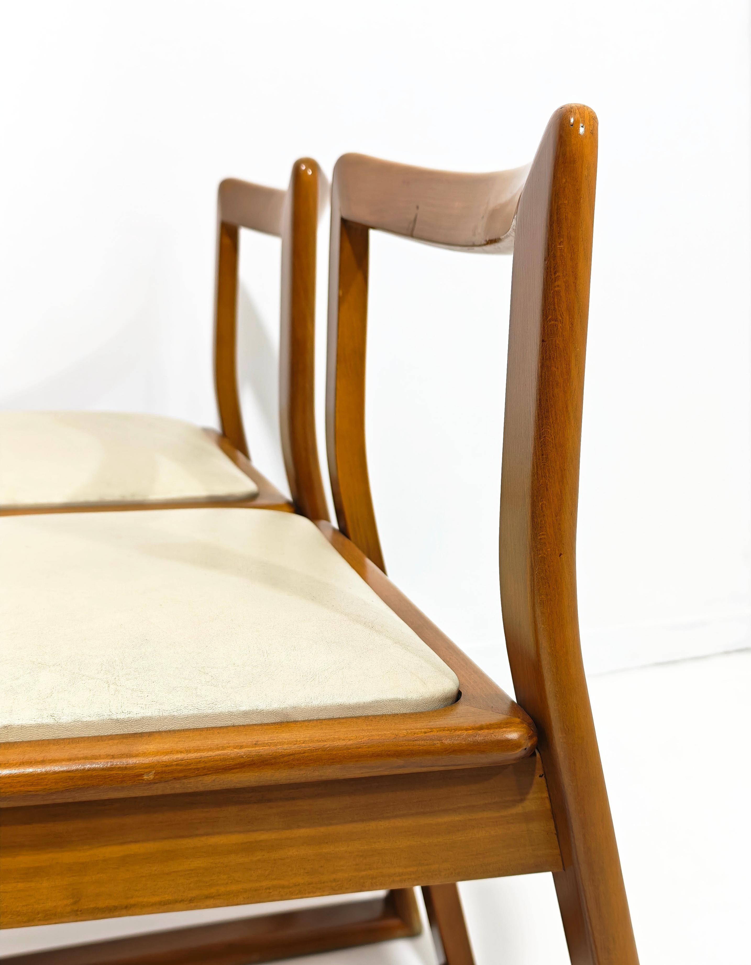 Satz von 4 Esszimmerstühlen Wood Curved Leder Beige Mid-Century Modern Italy 70s im Angebot 1